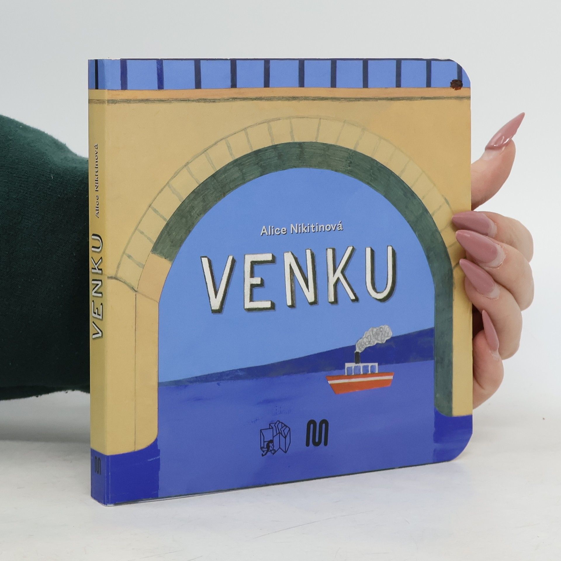 Alice Nikitinová Venku