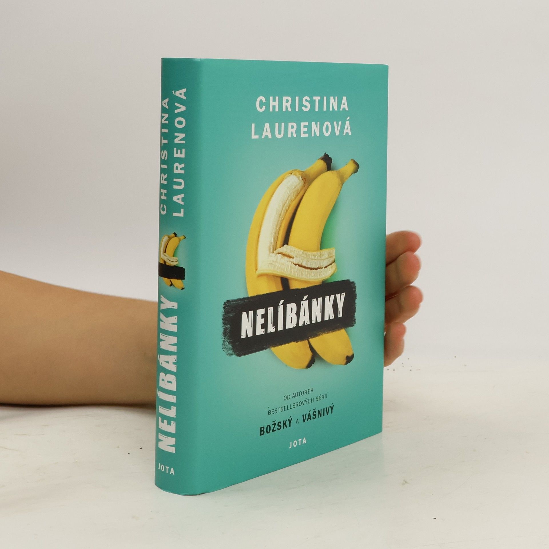 Christina Lauren Nelíbánky