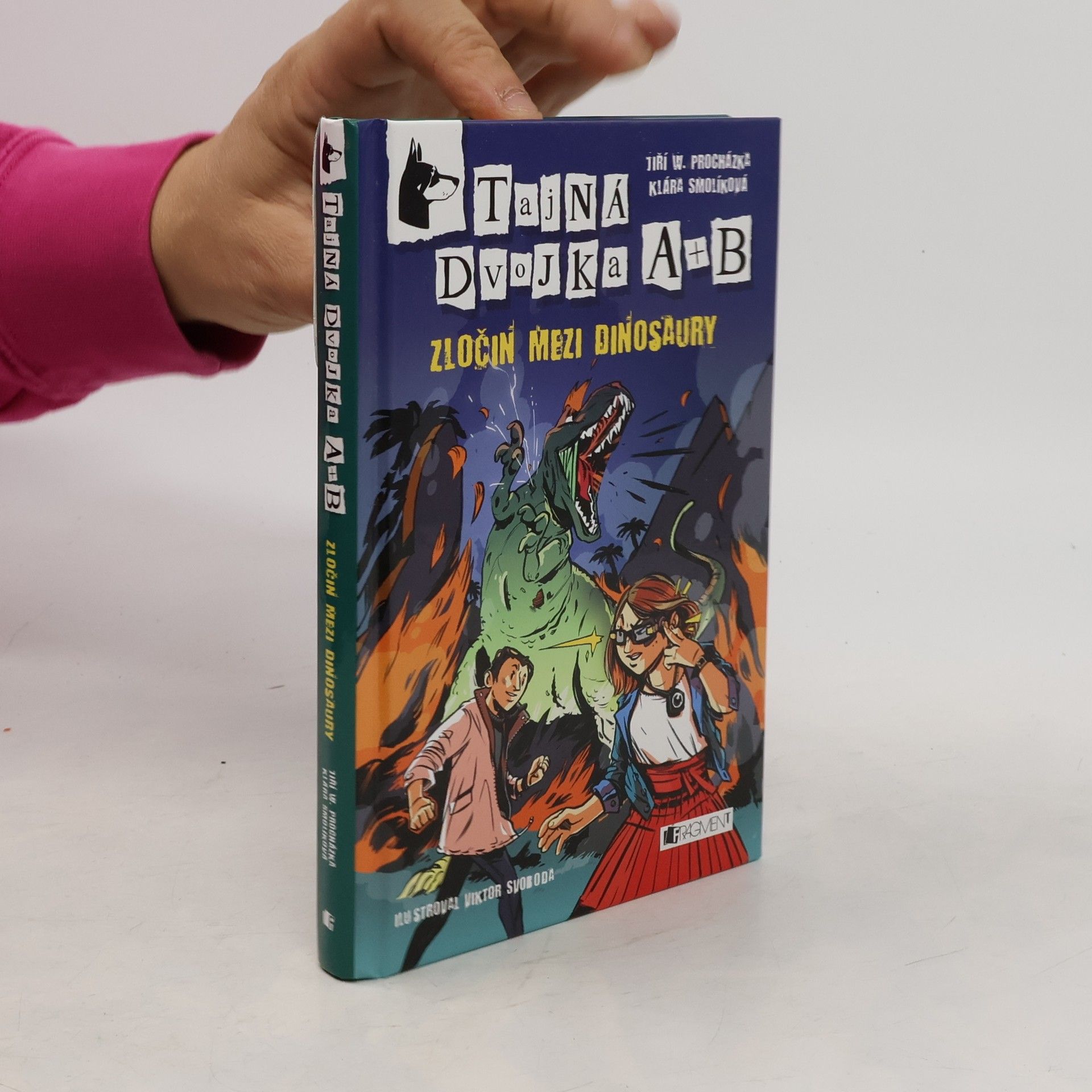 Klára Smolíková Tajná dvojka A + B. Zločin mezi dinosaury