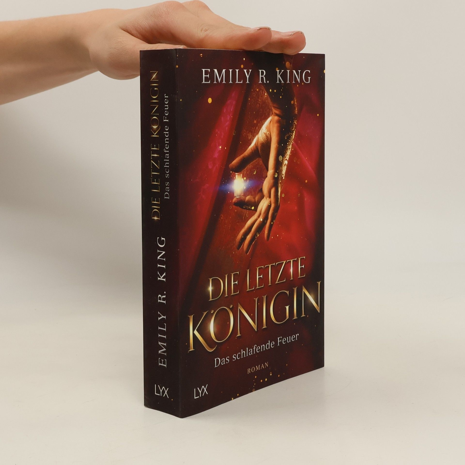 Emily R. King Das schlafende Feuer