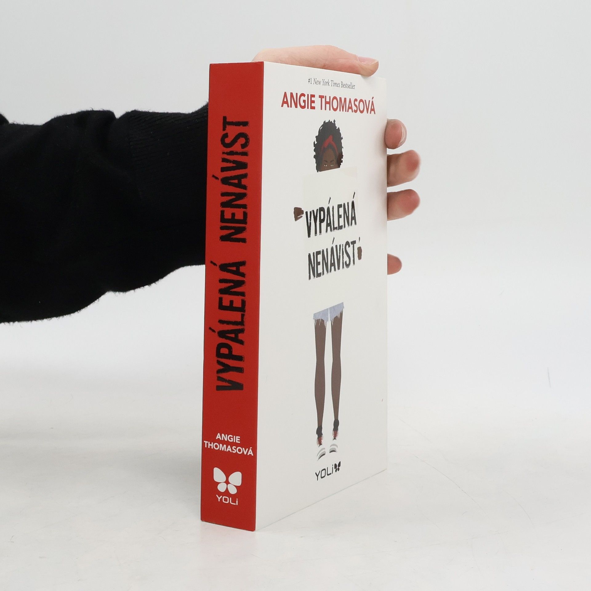 Angie Thomas Vypálená nenávist