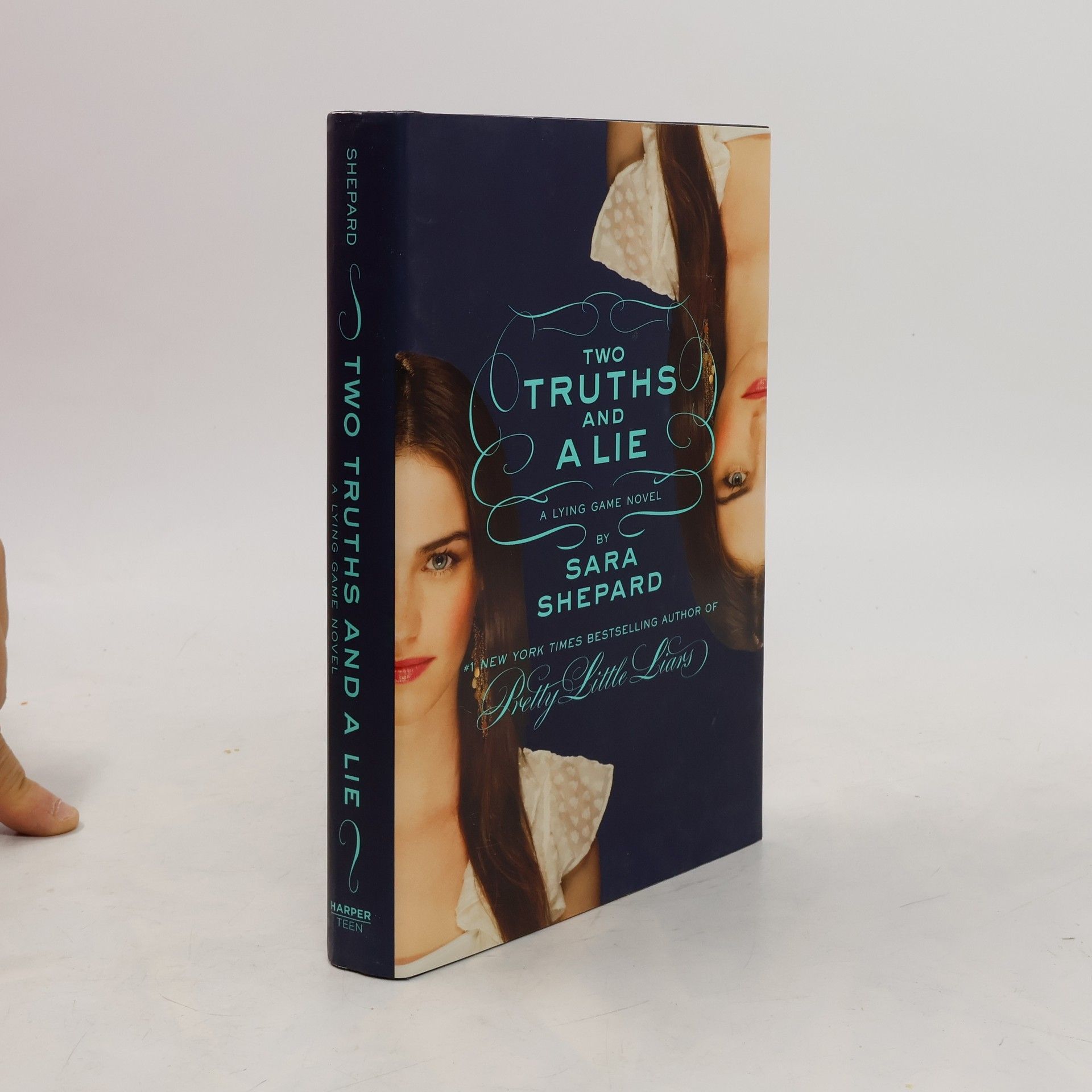 Sara Shepard Two Truths and a Lie