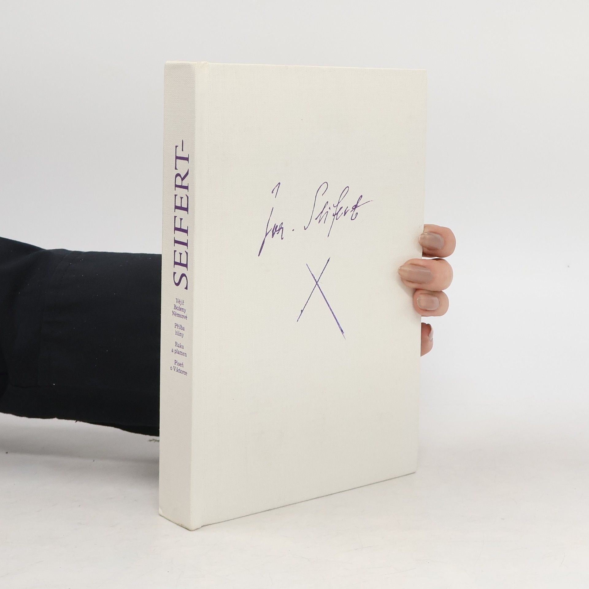 Jaroslav Seifert Vějíř Boženy Němcové. Přilba hlíny. Ruka a plamen. Píseň o Viktorce