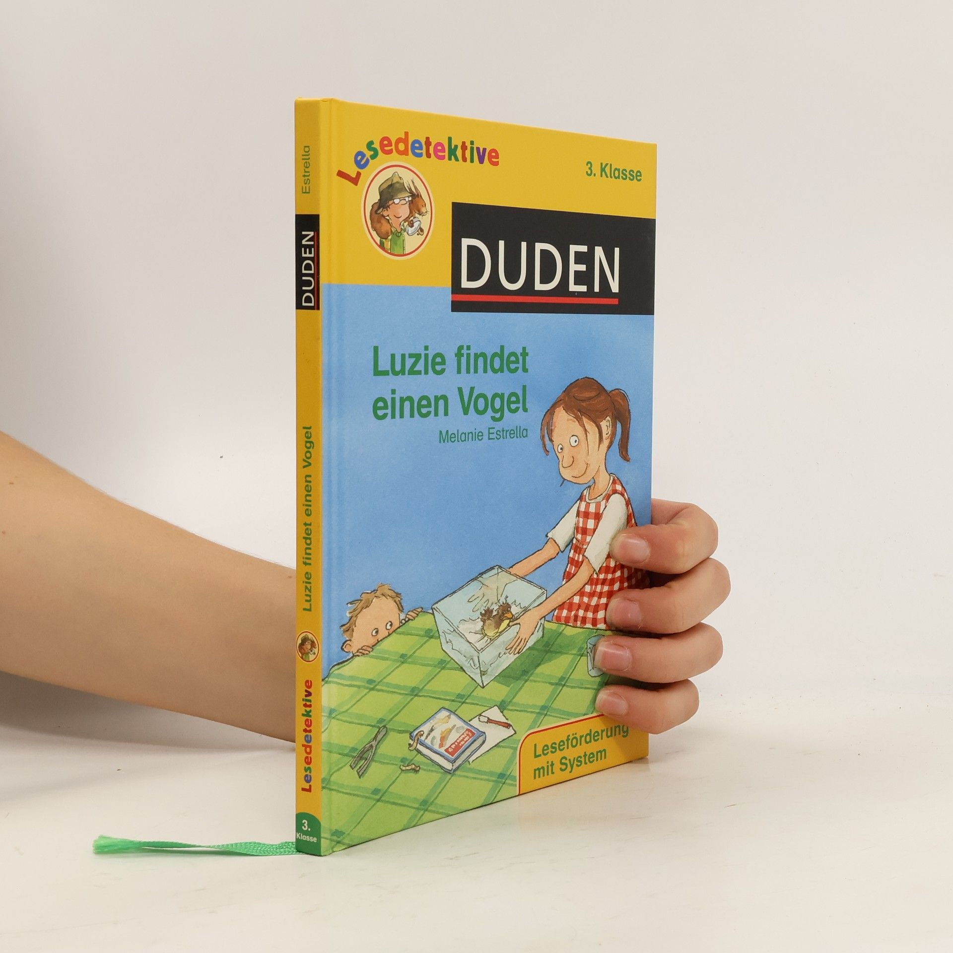 Melanie Estrella Luzie findet einen Vogel