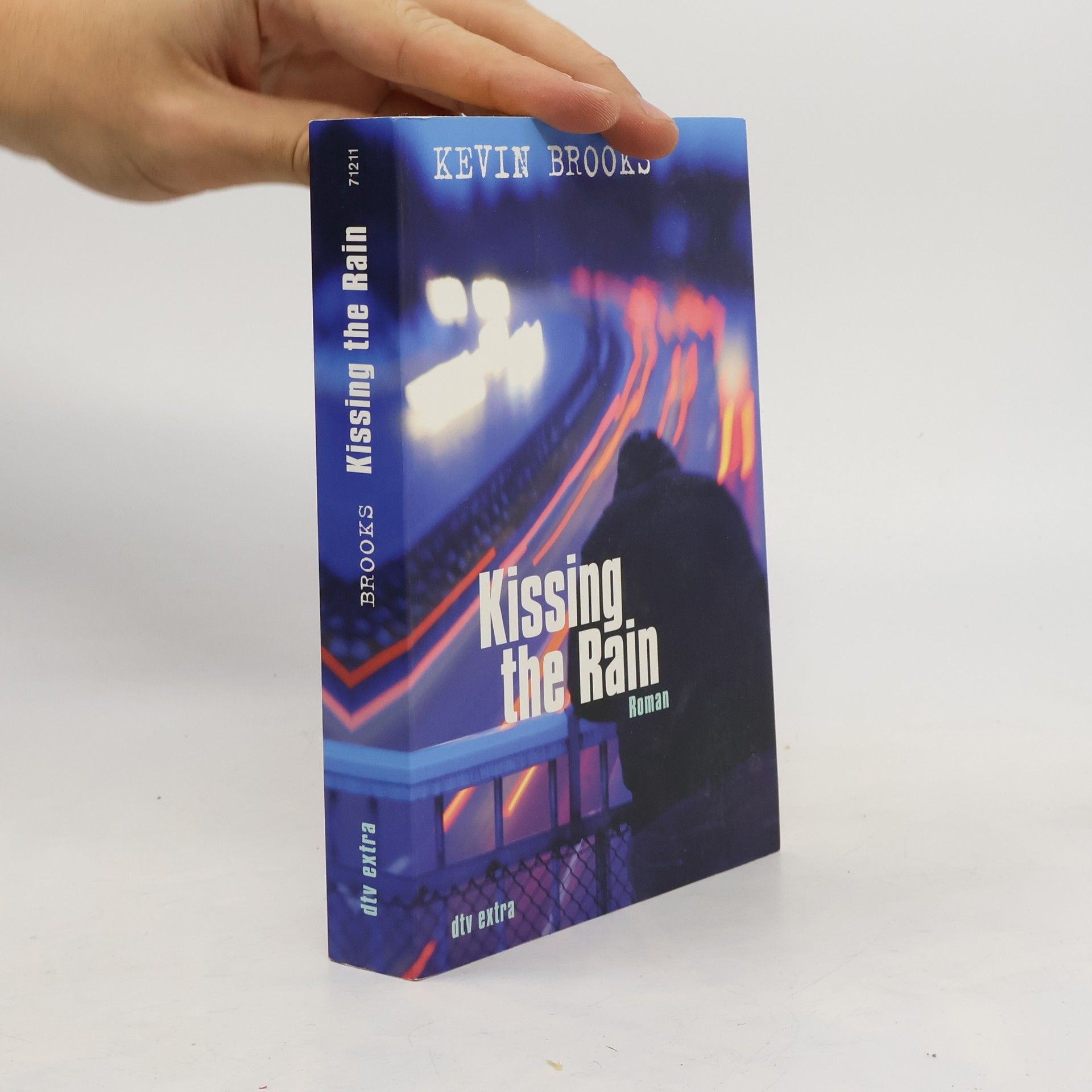 Kevin Brooks Kissing the Rain