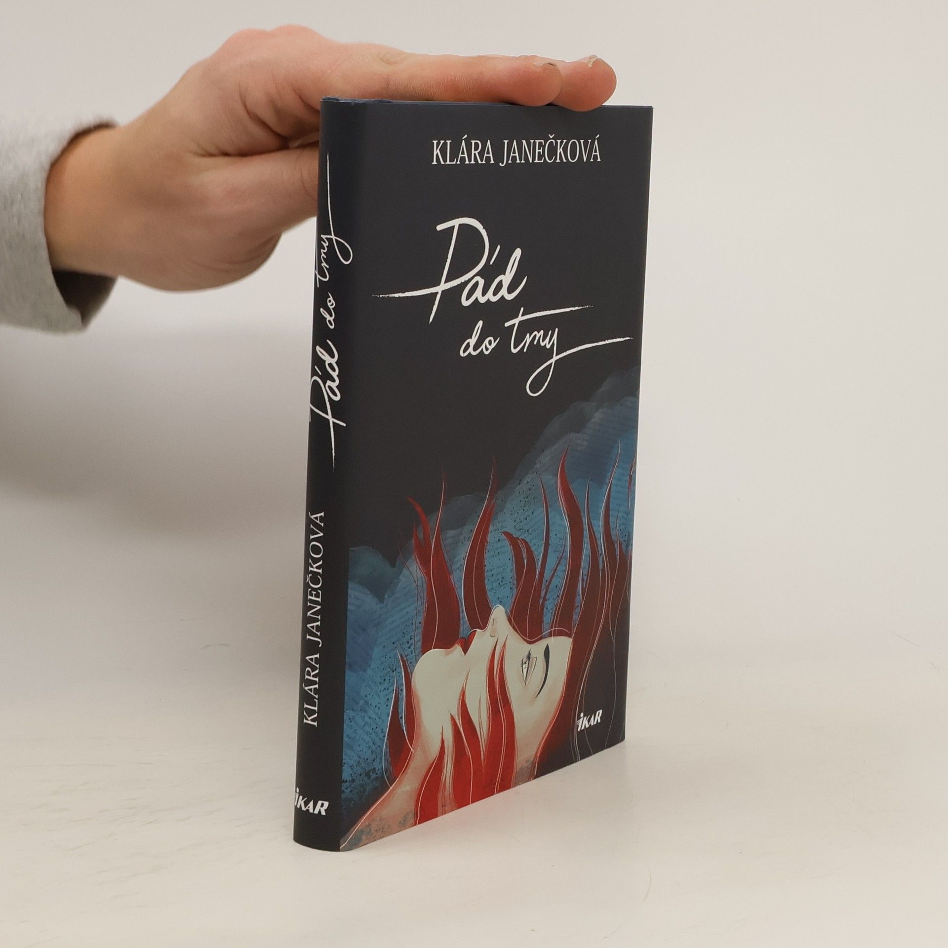 Klára Janečková Pád do tmy