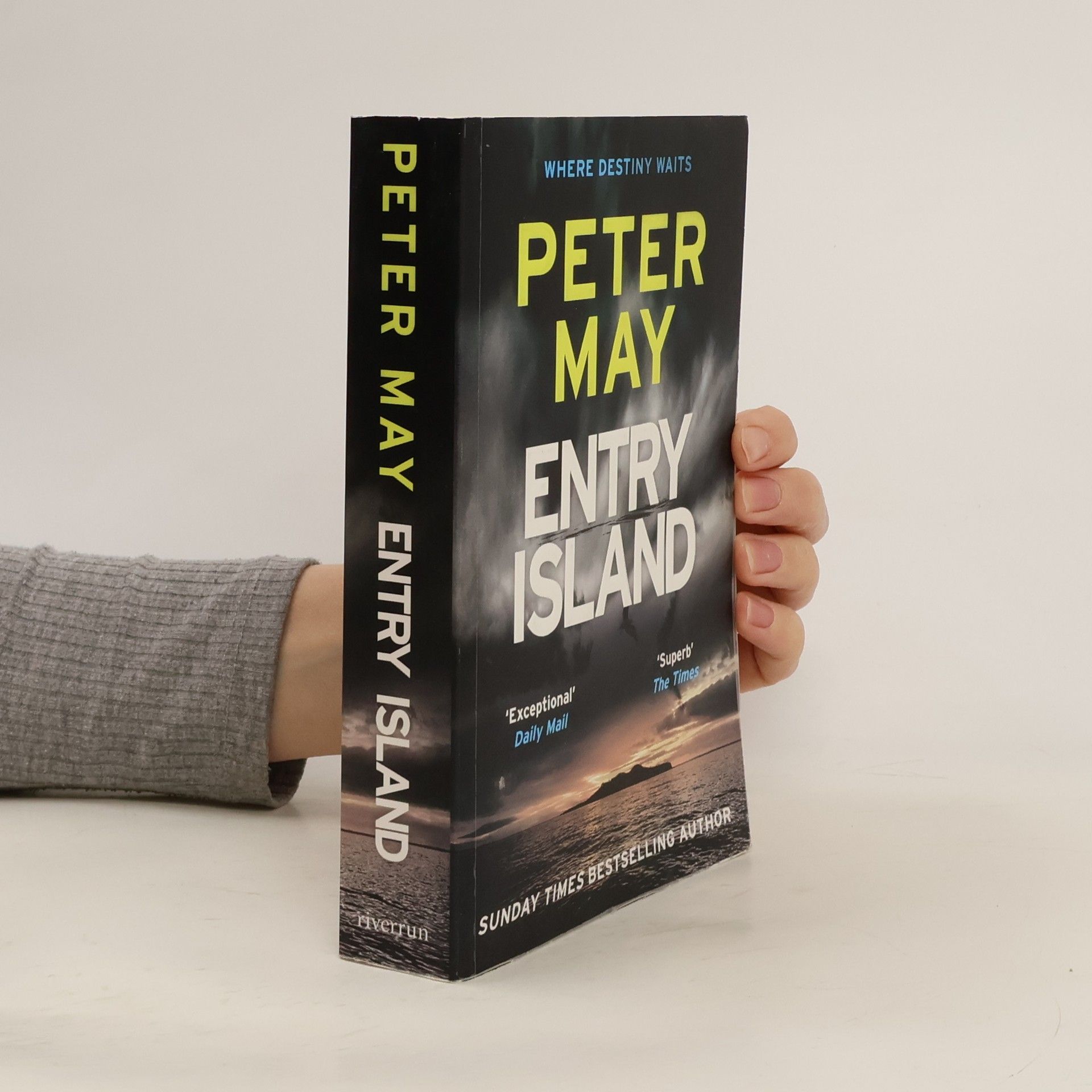 Peter May Entry Island
