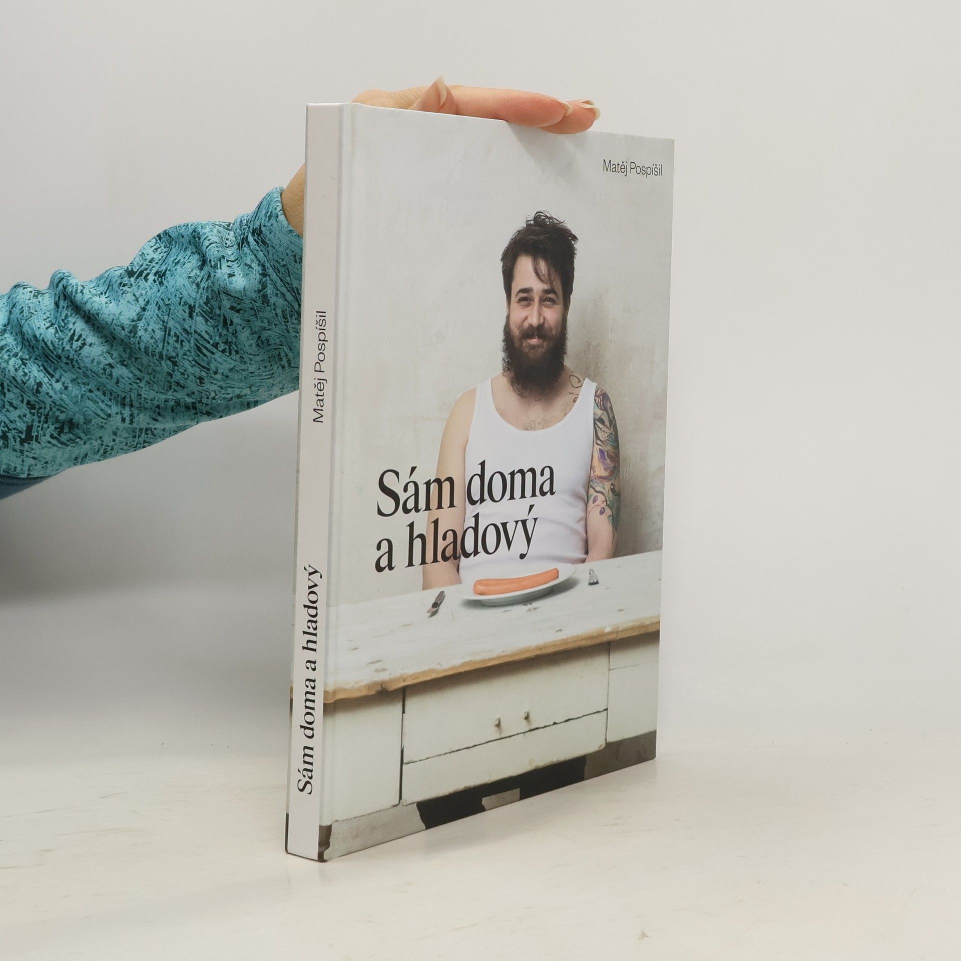 Sám doma a hladový