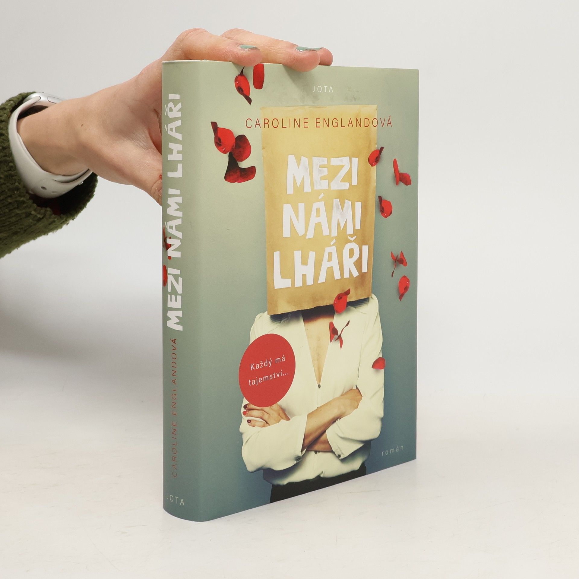 Caroline England Mezi námi lháři