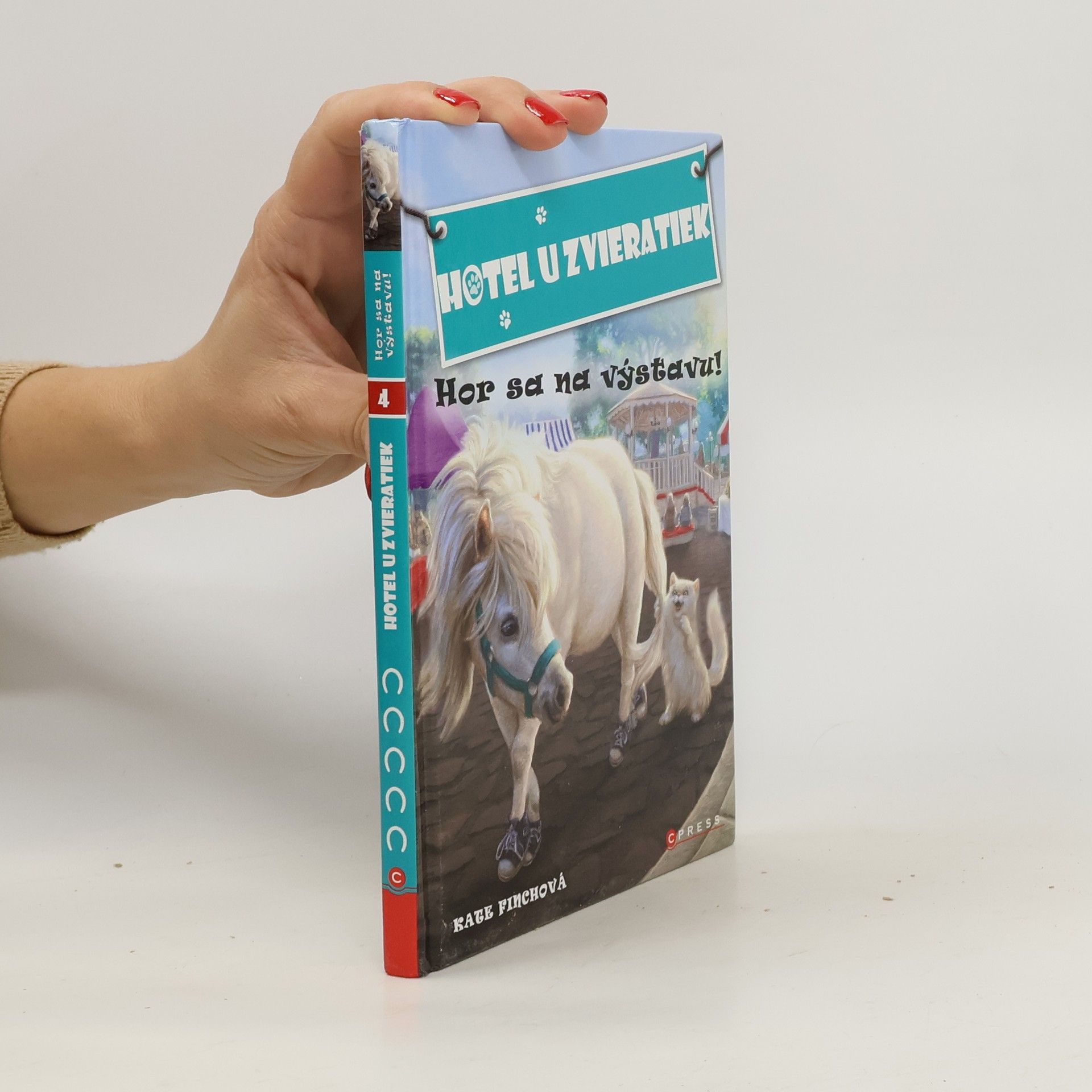 Kate Finch Hotel u zvieratiek - Hor sa na výstavu!