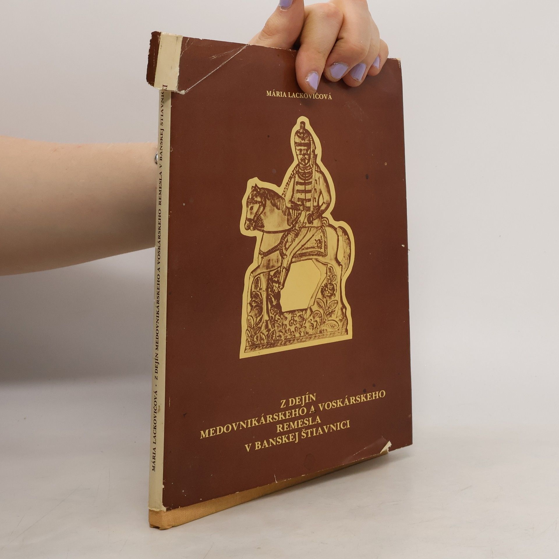 Mária Lackovičová Z dejín medovnikárskeho a voskárskeho remesla v Banskej Štiavnici