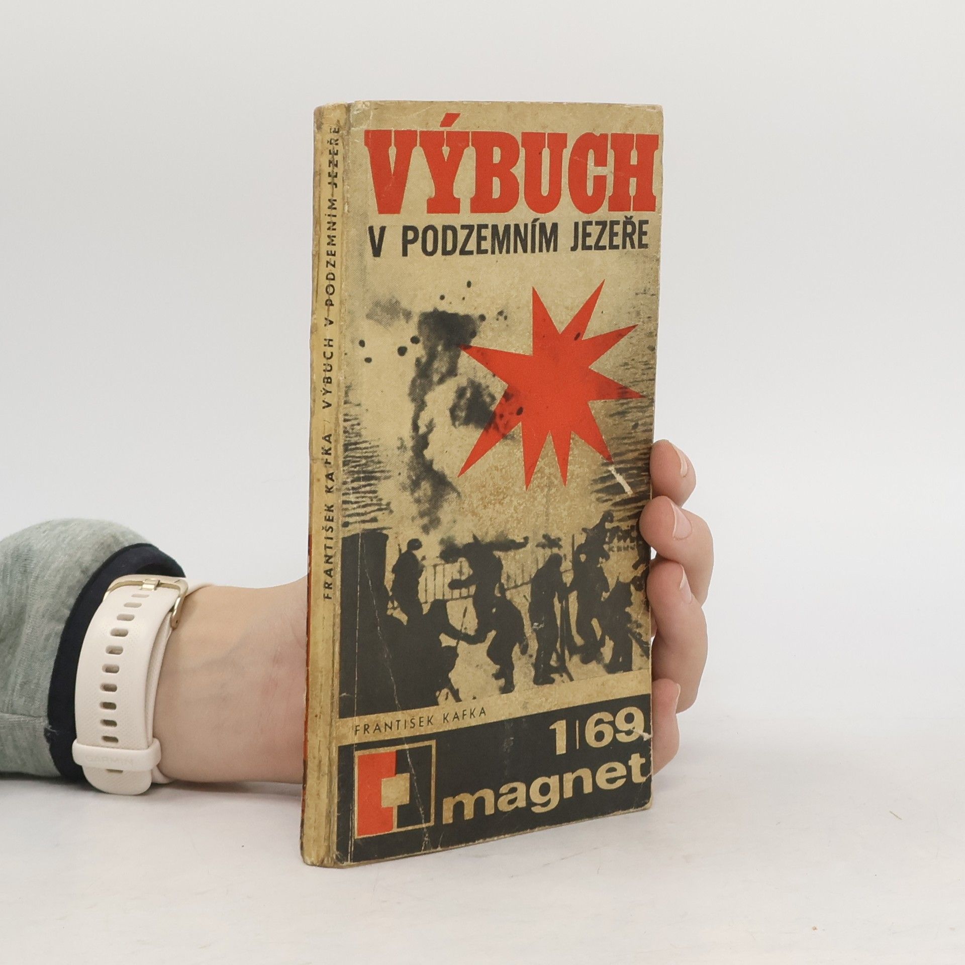 Výbuch v podzemním jezeře