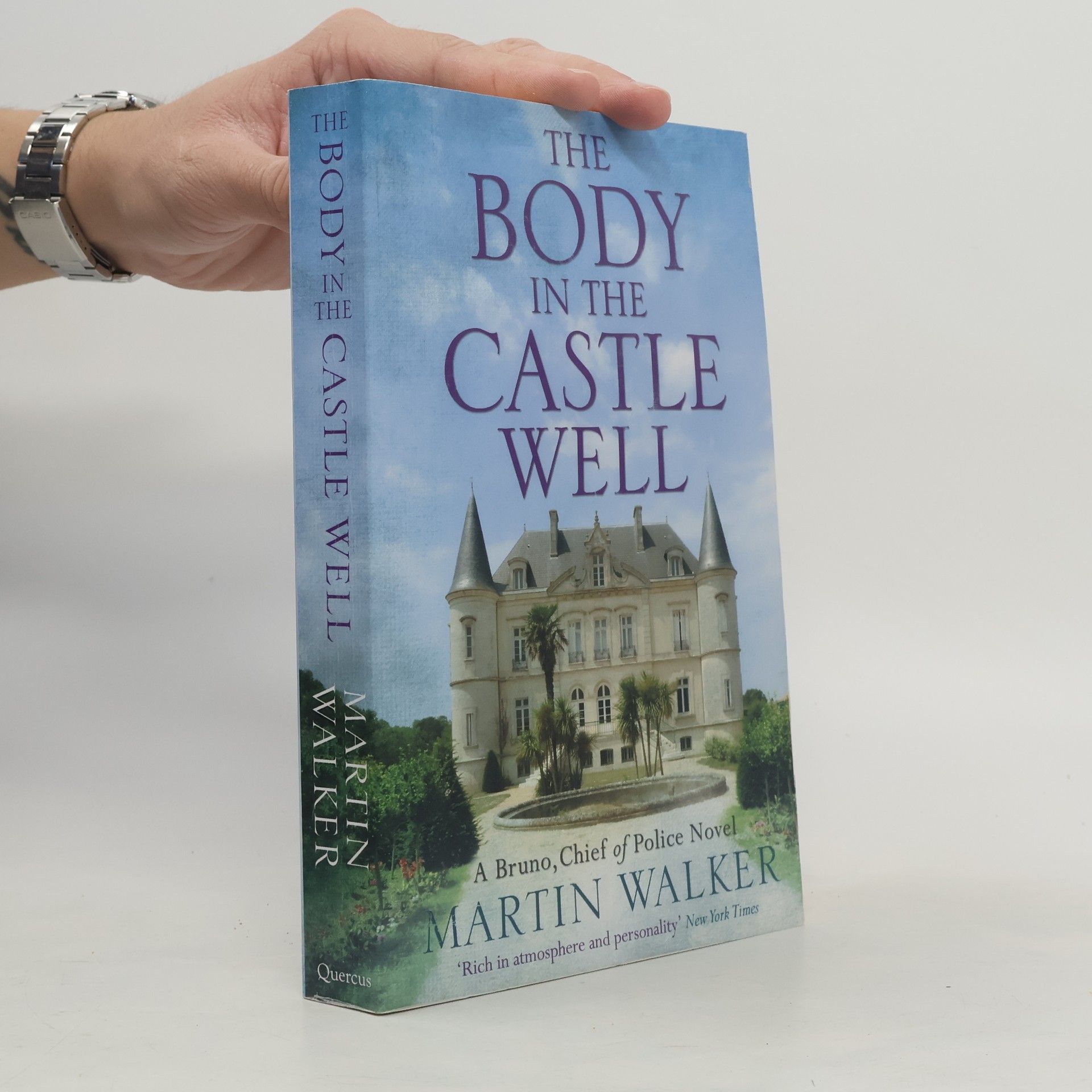 Martin Walker The Body in the Castle Well
