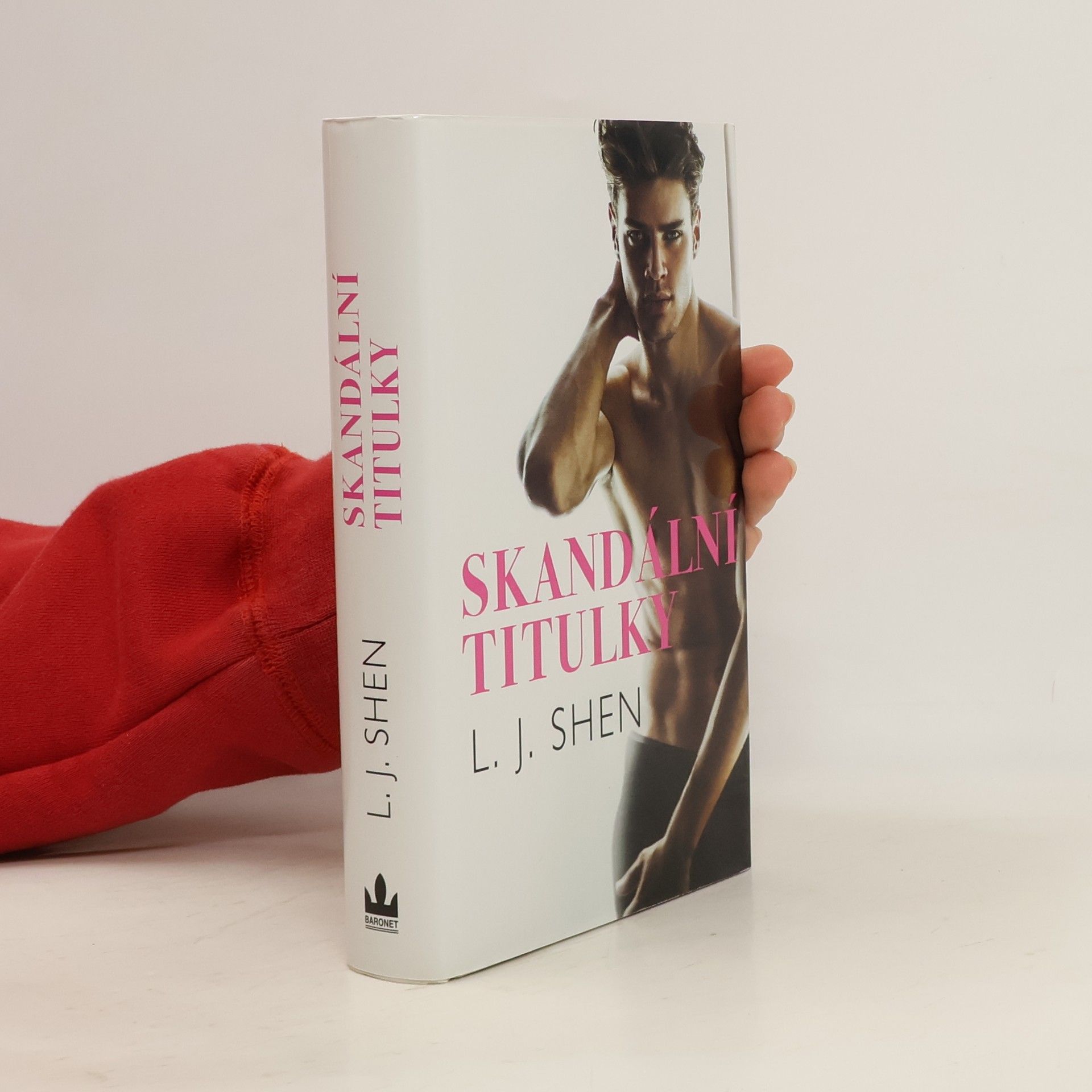 L. J. Shen Skandální titulky