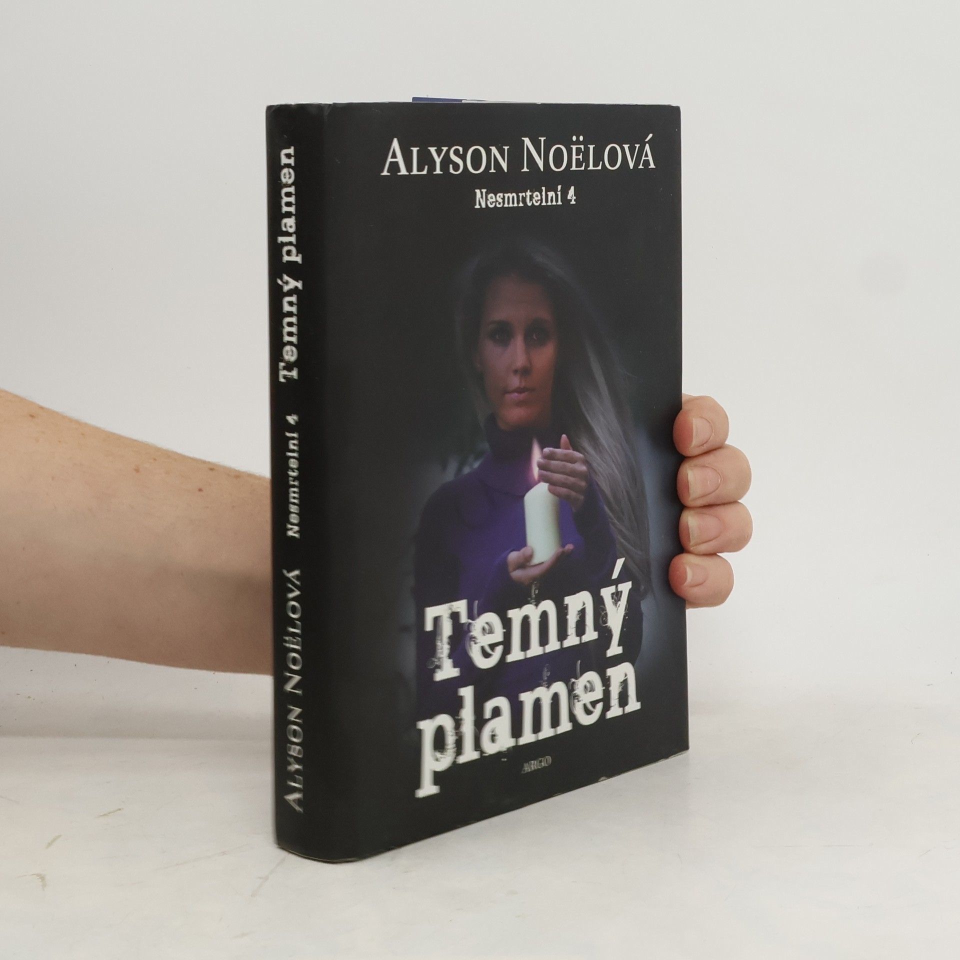 Alyson Noë͏l Nesmrtelní. 4, Temný plamen