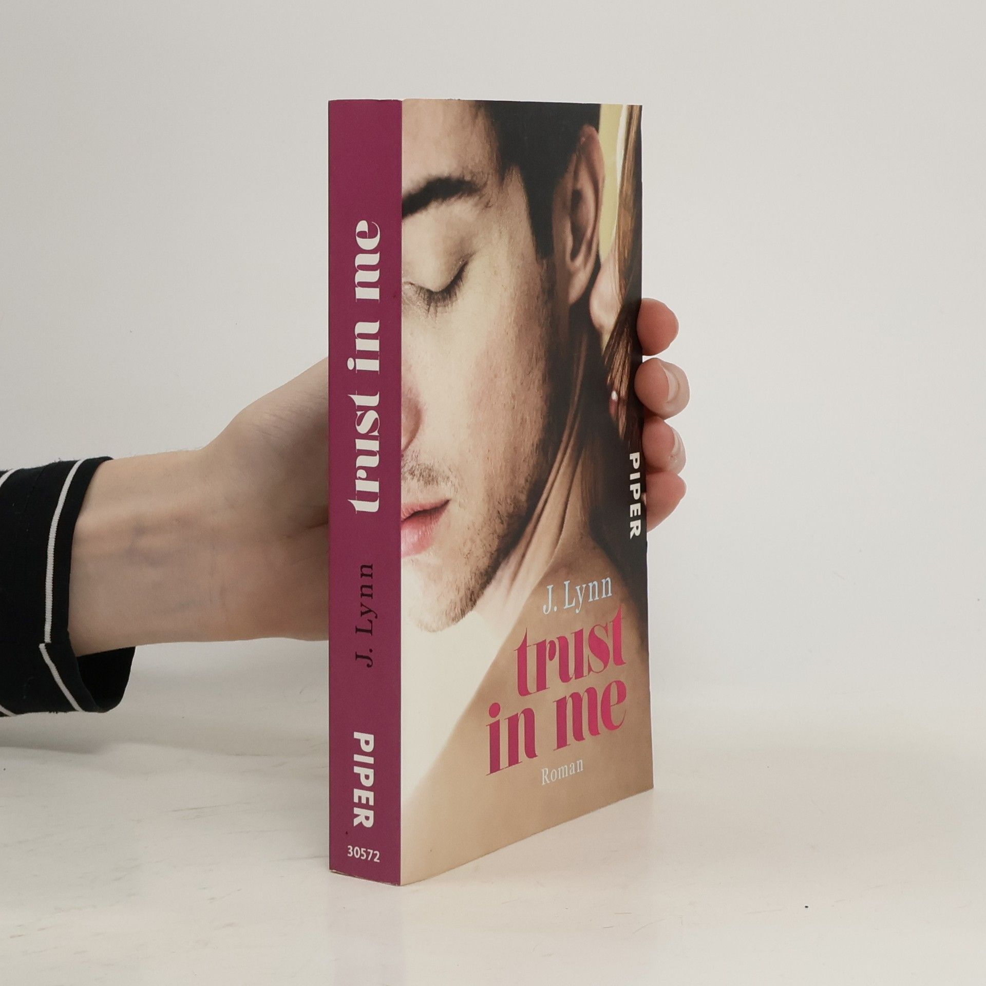 Jennifer L. Armentrout Trust in Me