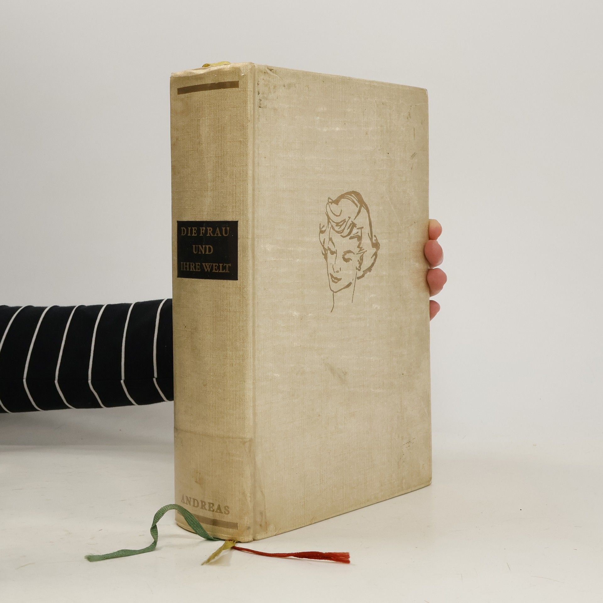 Die Frau und ihre Welt