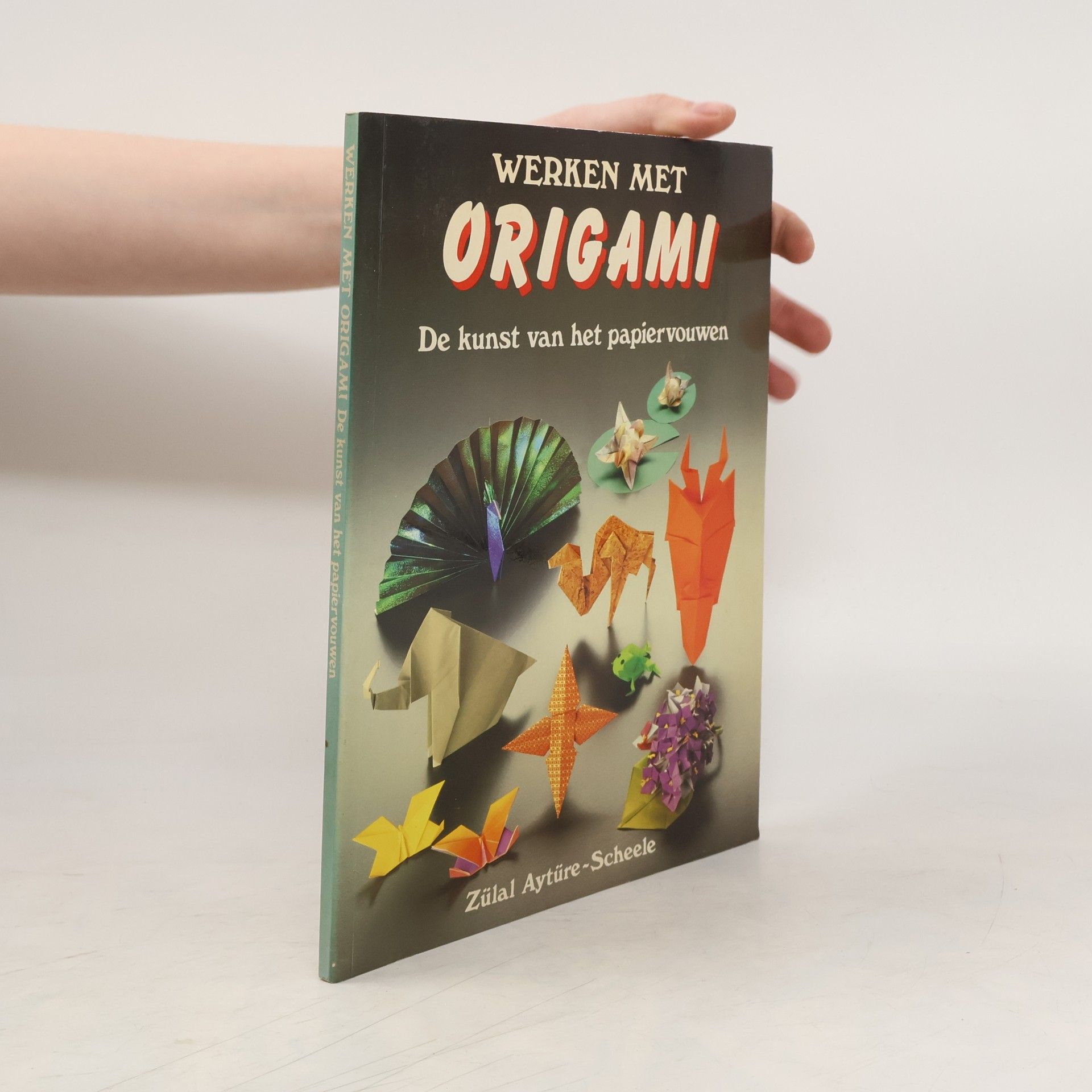 Zülal Aytüre-Scheele Werken met origami