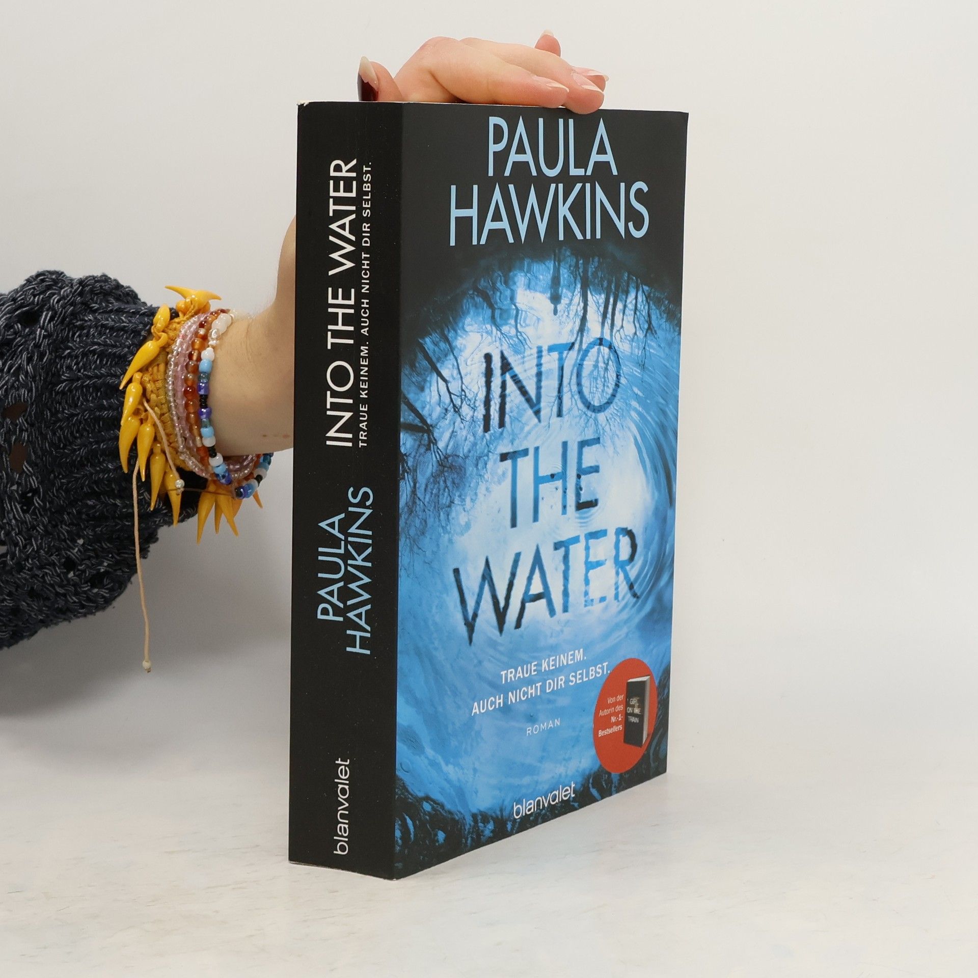 Paula Hawkins Into the Water