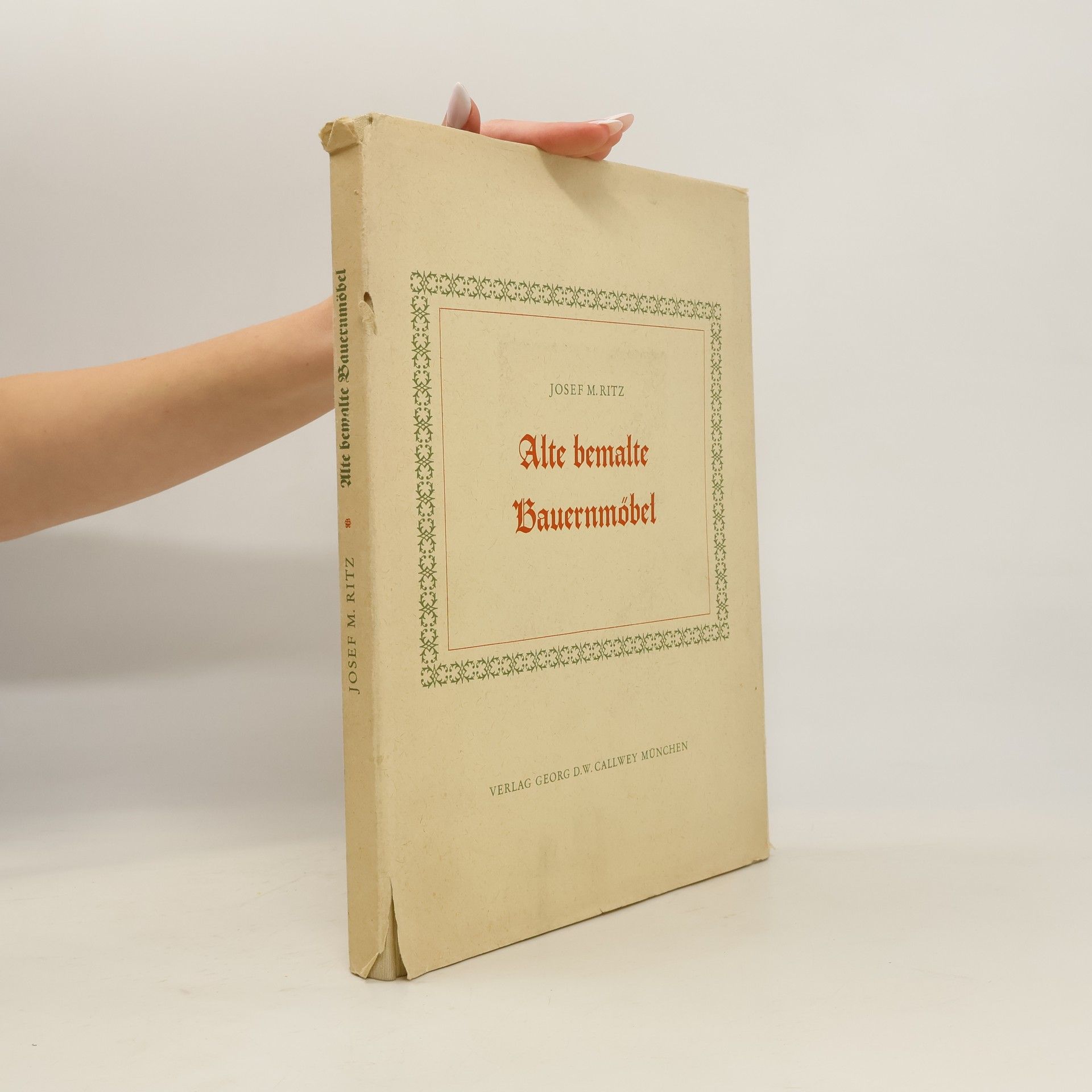 Alte bemalte Bauernmöbel