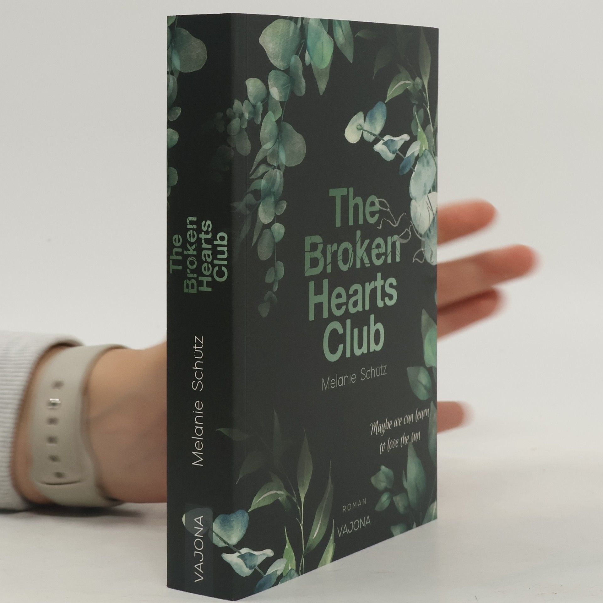 Melanie Schütz THE BROKEN HEARTS CLUB. Maybe we can learn to love the sun