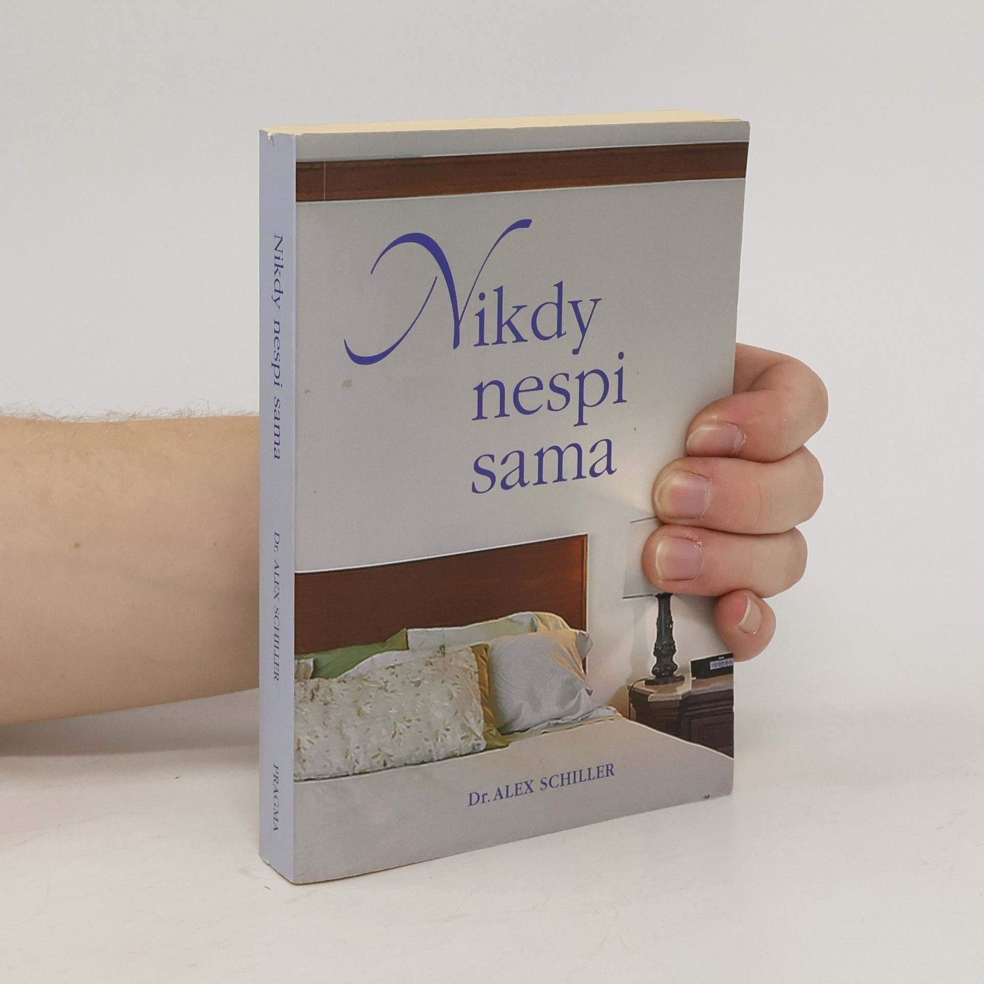 Alex Schiller Nikdy nespi sama