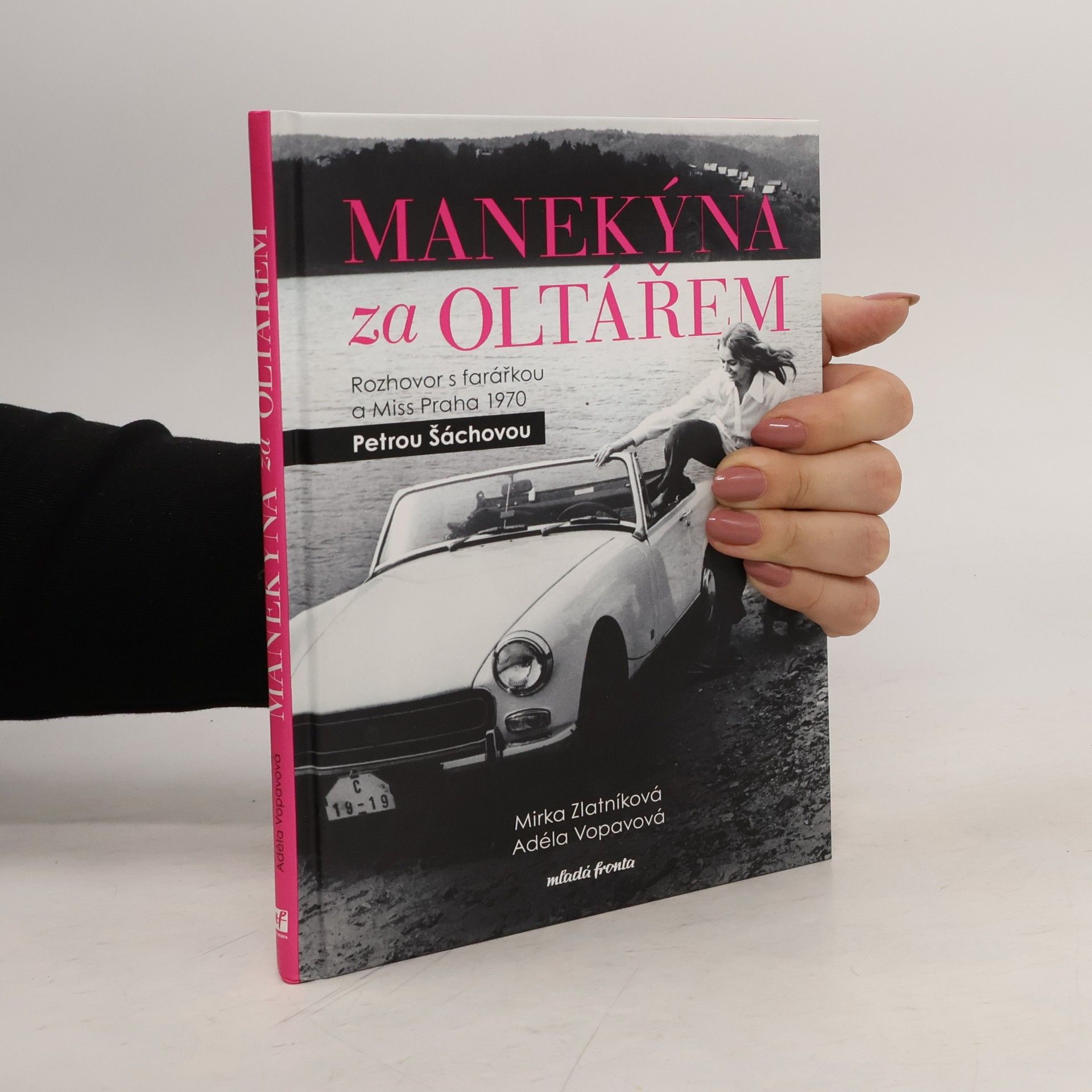 Mirka Zlatníková Manekýna za oltářem