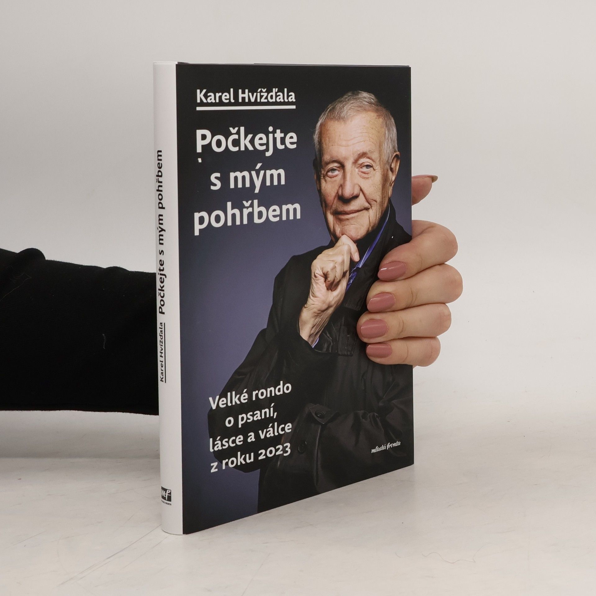 Počkejte s mým pohřbem