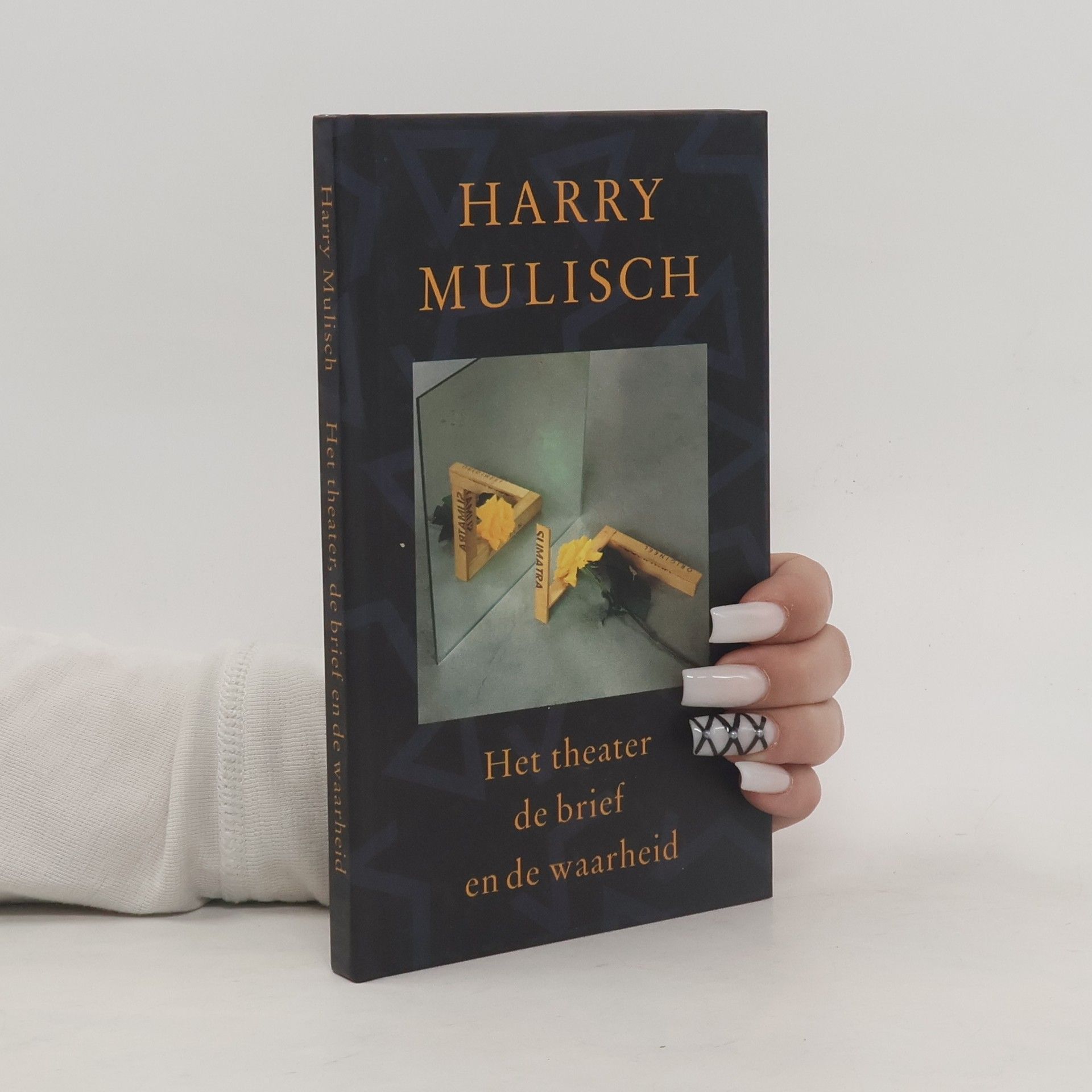 Harry Mulisch Het theater de brief en de waarheid : een tegenspraak