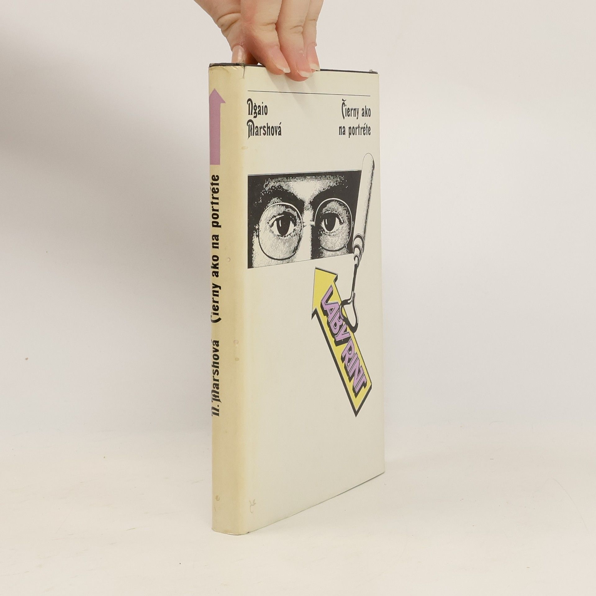 Ngaio Marsh Čierny ako na portréte