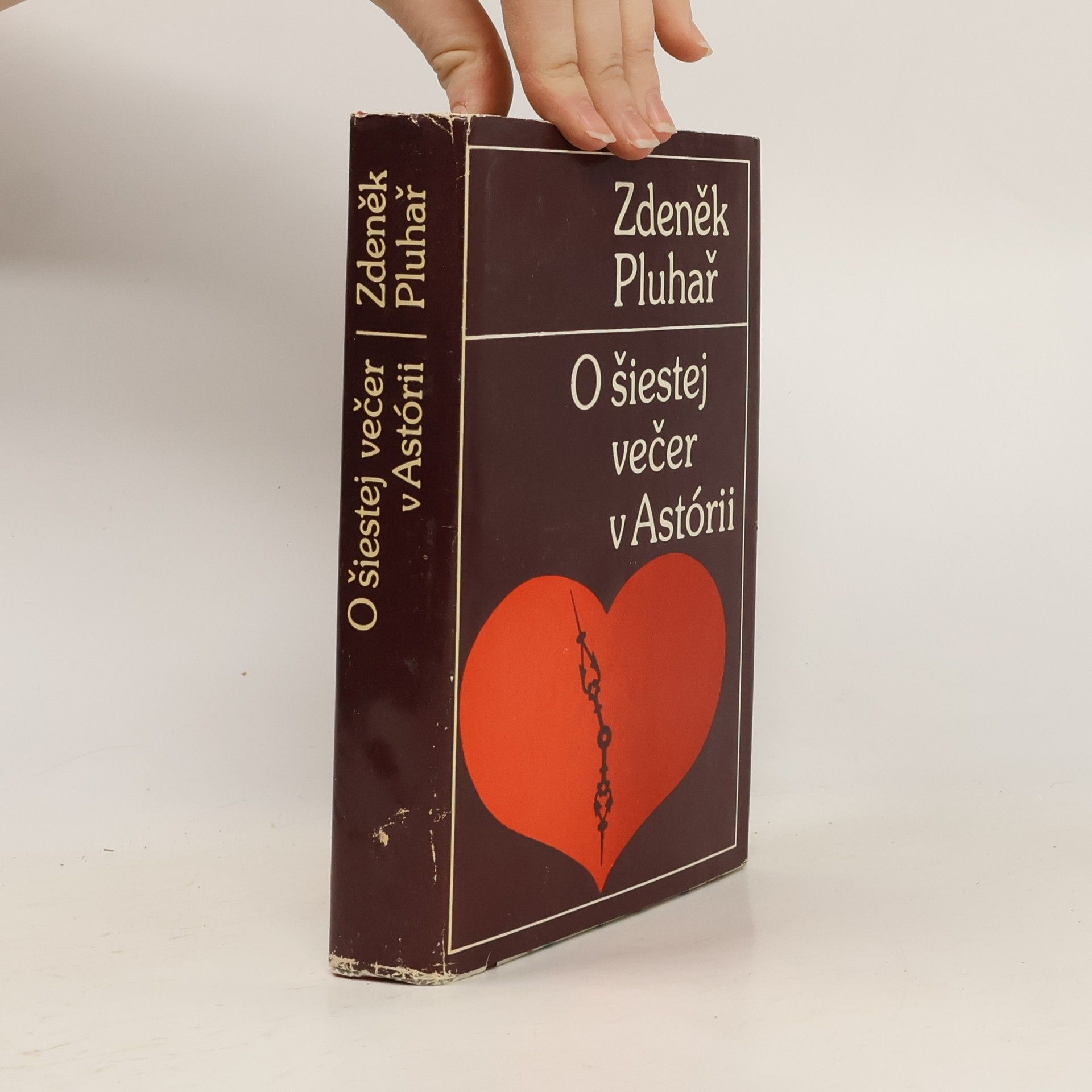 Zdeněk Pluhař O šiestej večer v Astórii