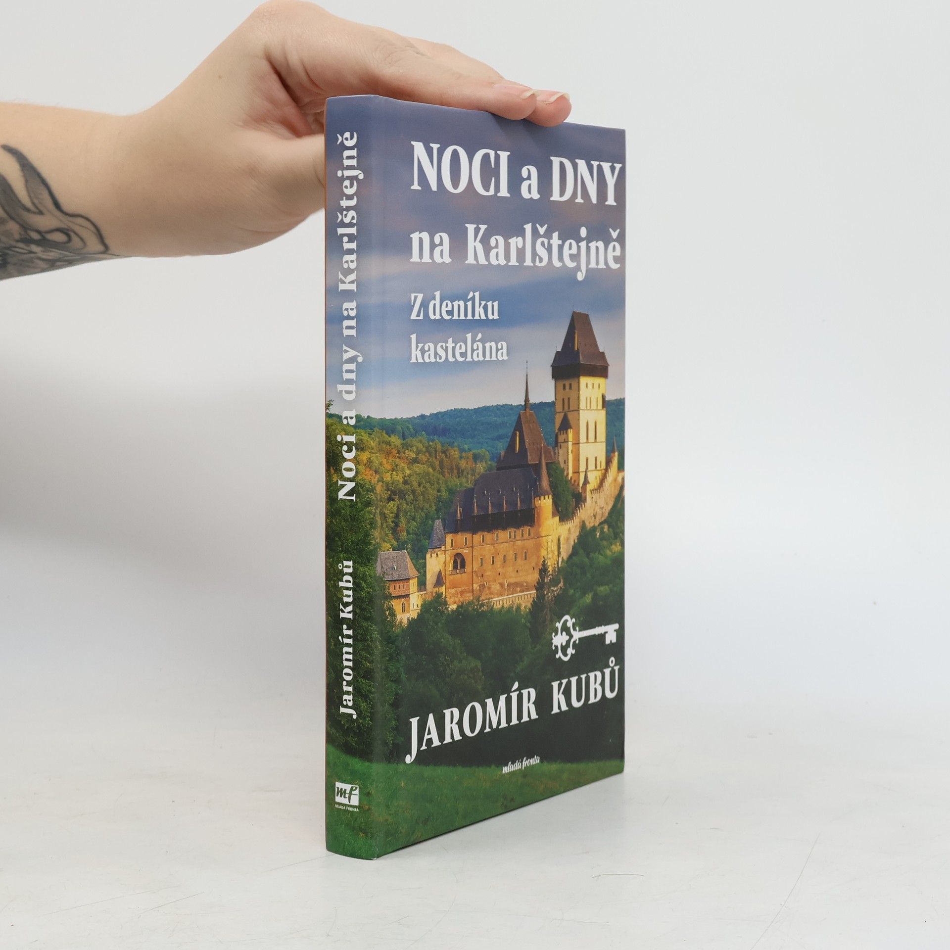 Jaromír Kubů Noci a dny na Karlštejně : z deníku kastelána