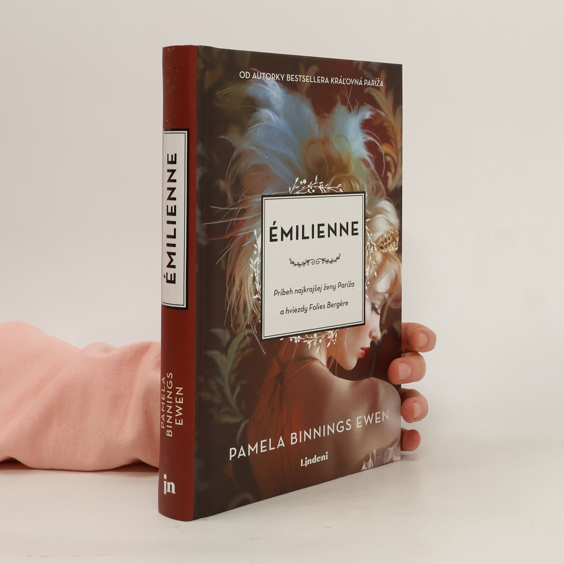 Pamela Binnings Ewen Émilienne