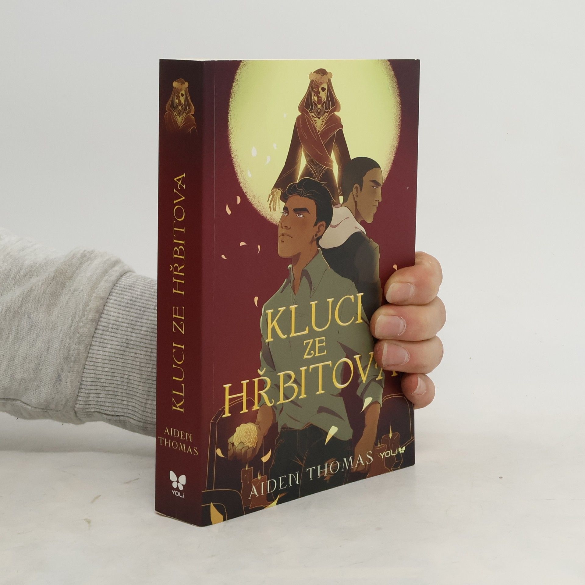 Aiden Thomas Kluci ze hřbitova