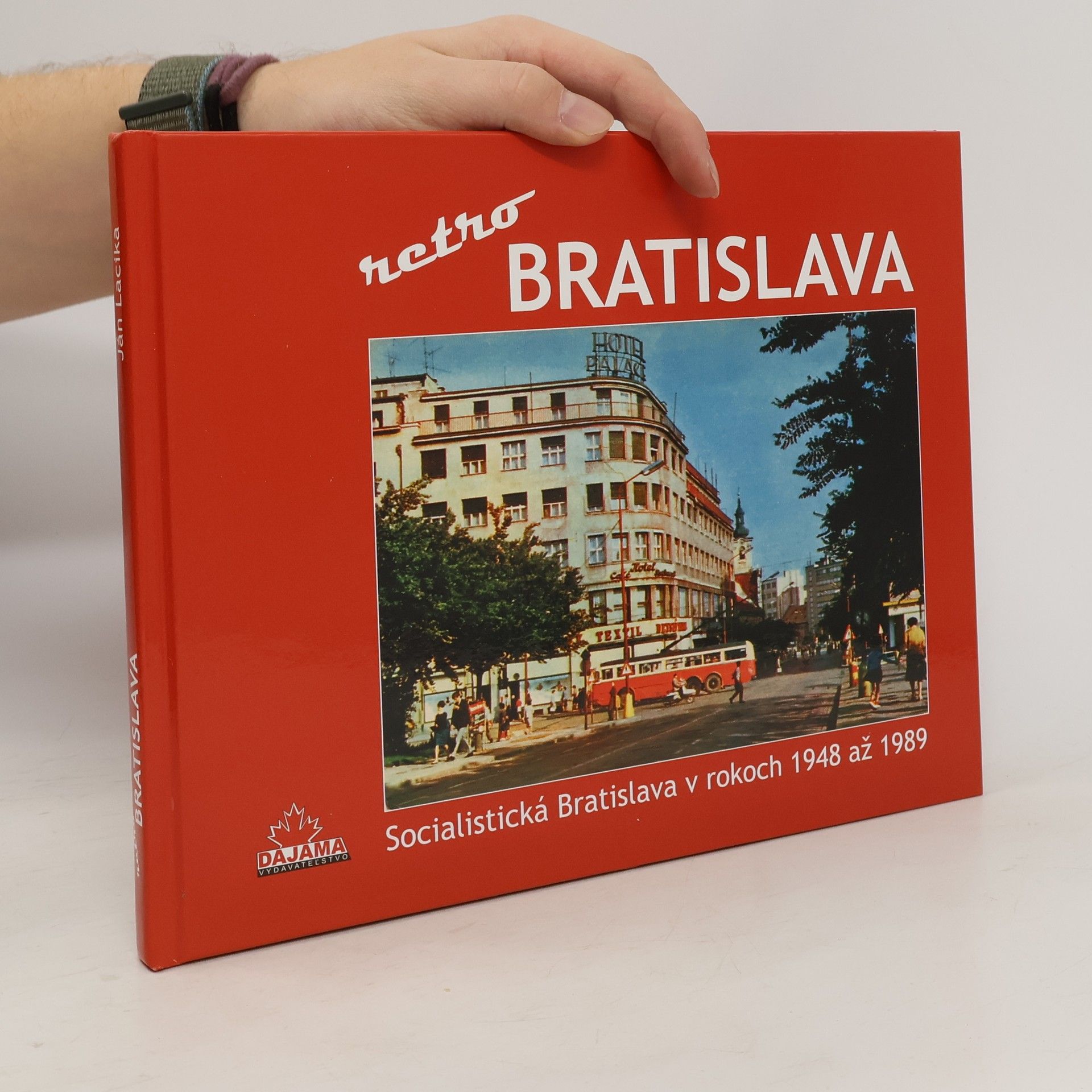 Rebecca Stephens Bratislava - retro socialistická Bratislava v rokoch 1948-1989