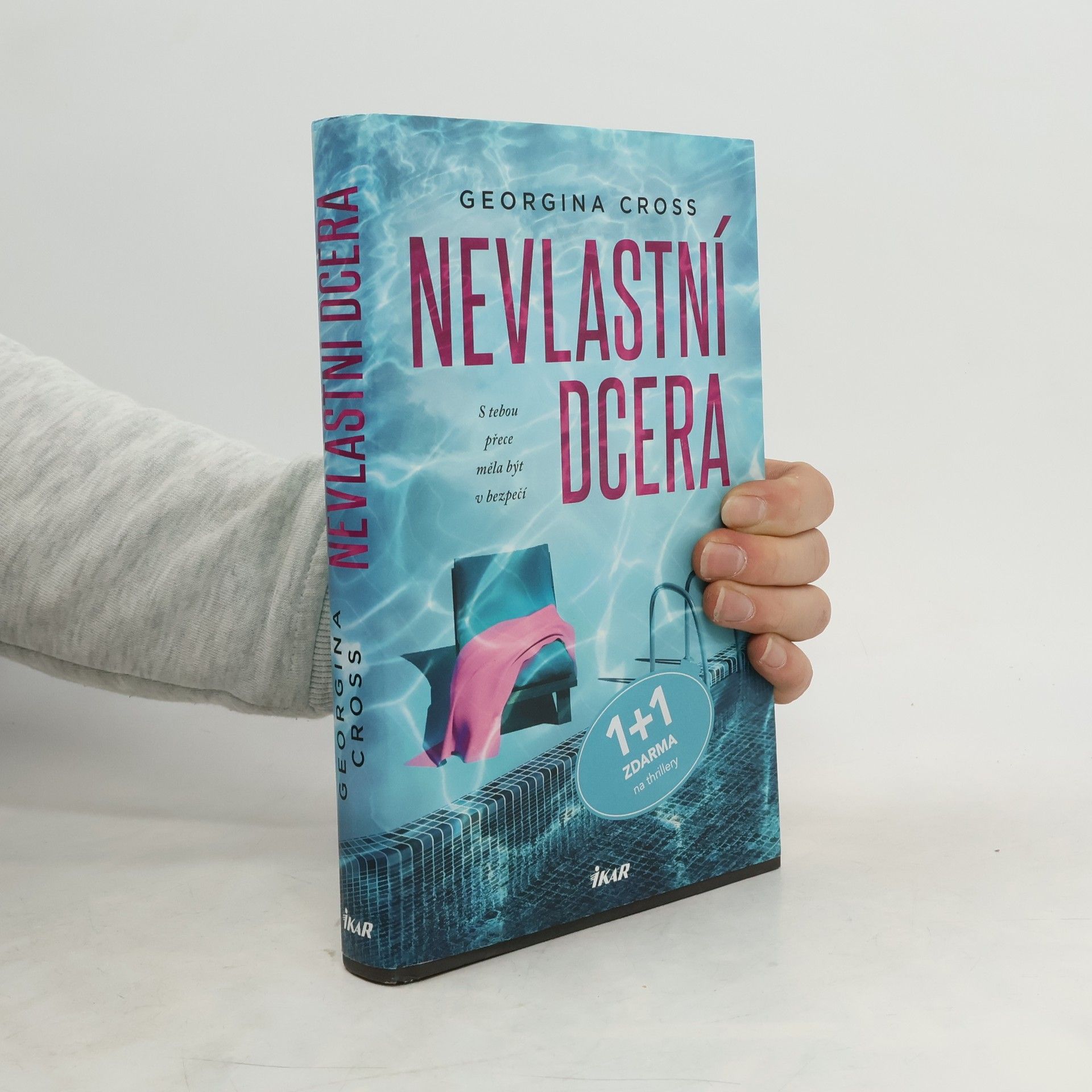 Georgina Cross Nevlastní dcera