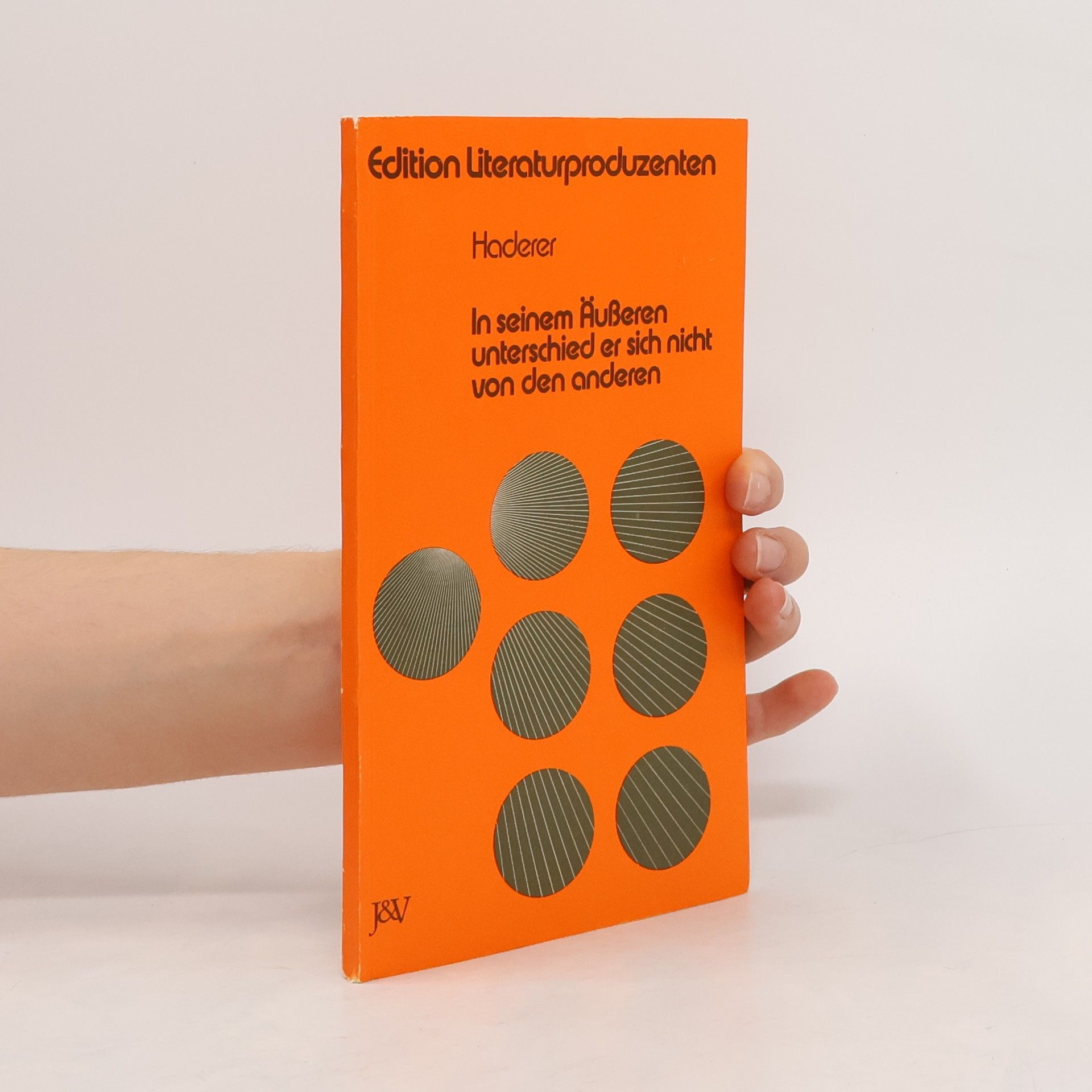 In seinem Äußeren unterschied er sich nicht von den Anderen