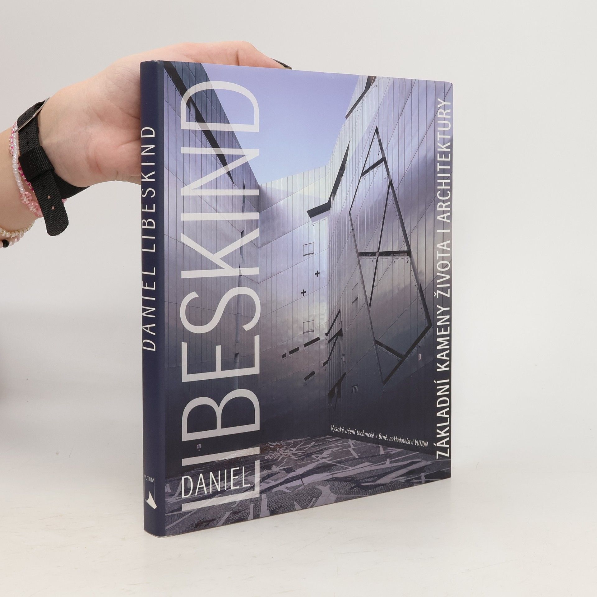 Základní kameny života i architektury