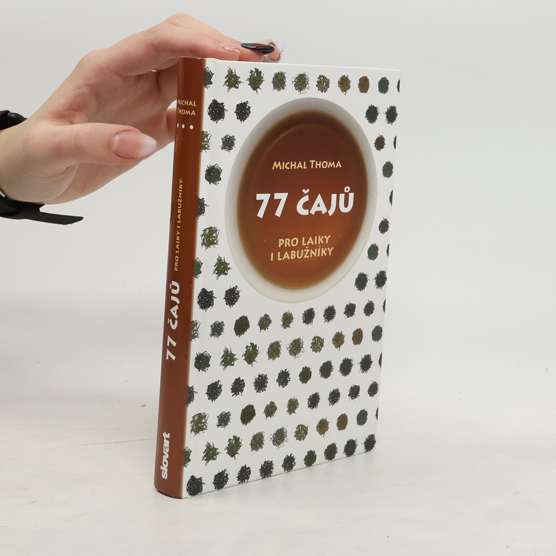 77 čajů. Pro laiky i labužníky