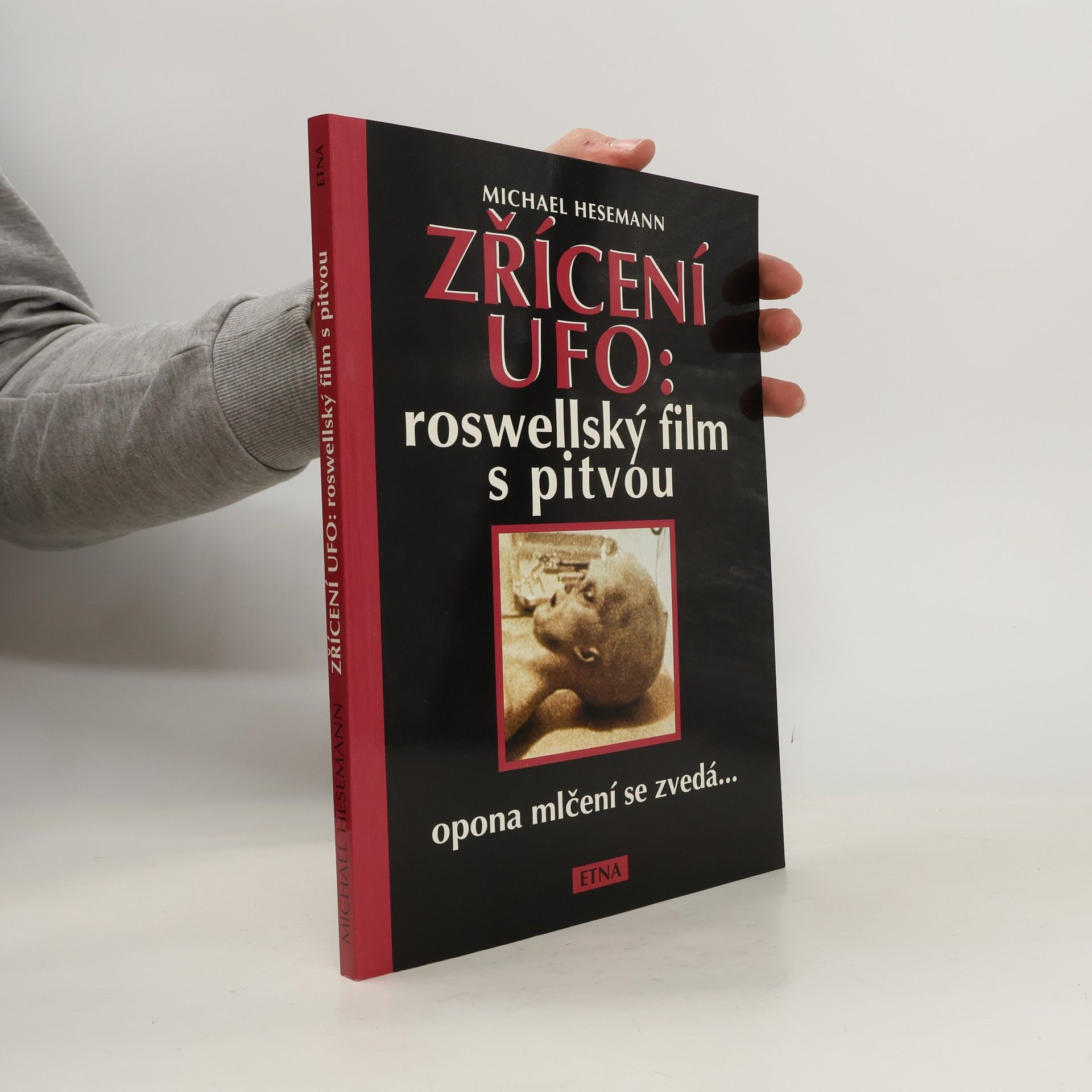 Michael Hesemann Zřícení UFO: roswellský film s pitvou