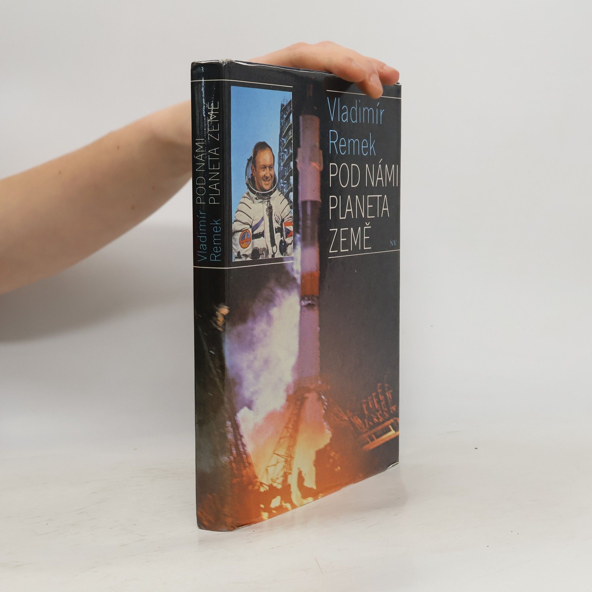 Pod námi planeta Země