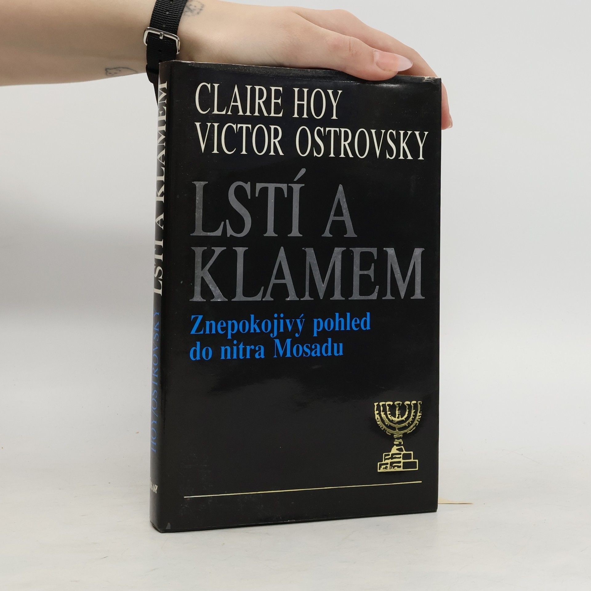 Claire Hoy Lstí a klamem: Znepokojivý pohled do nitra Mosadu
