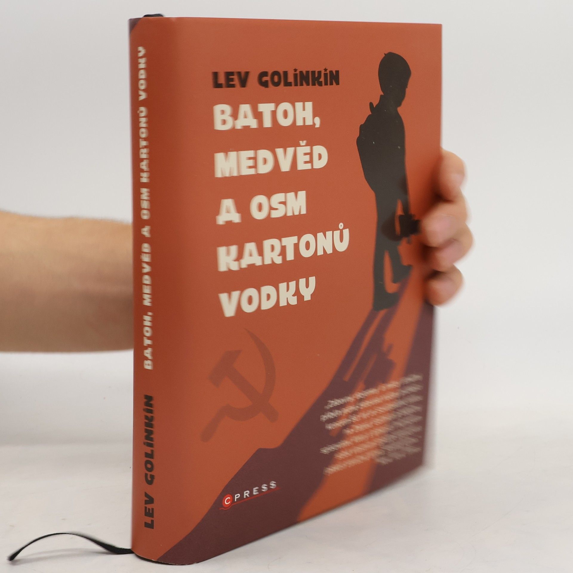 Lev Golinkin Batoh, medvěd a osm kartonů vodky