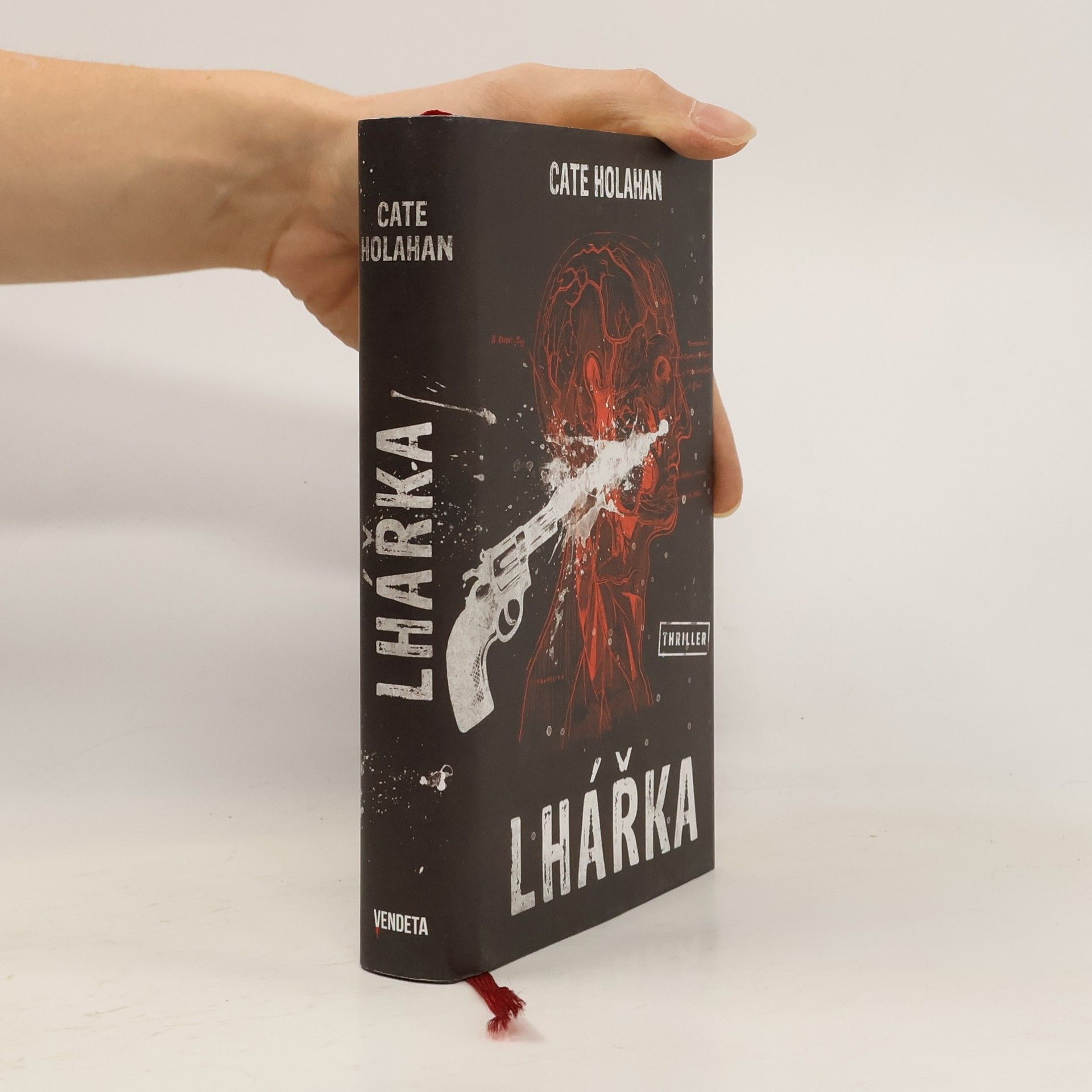 Cate Holahan Lhářka