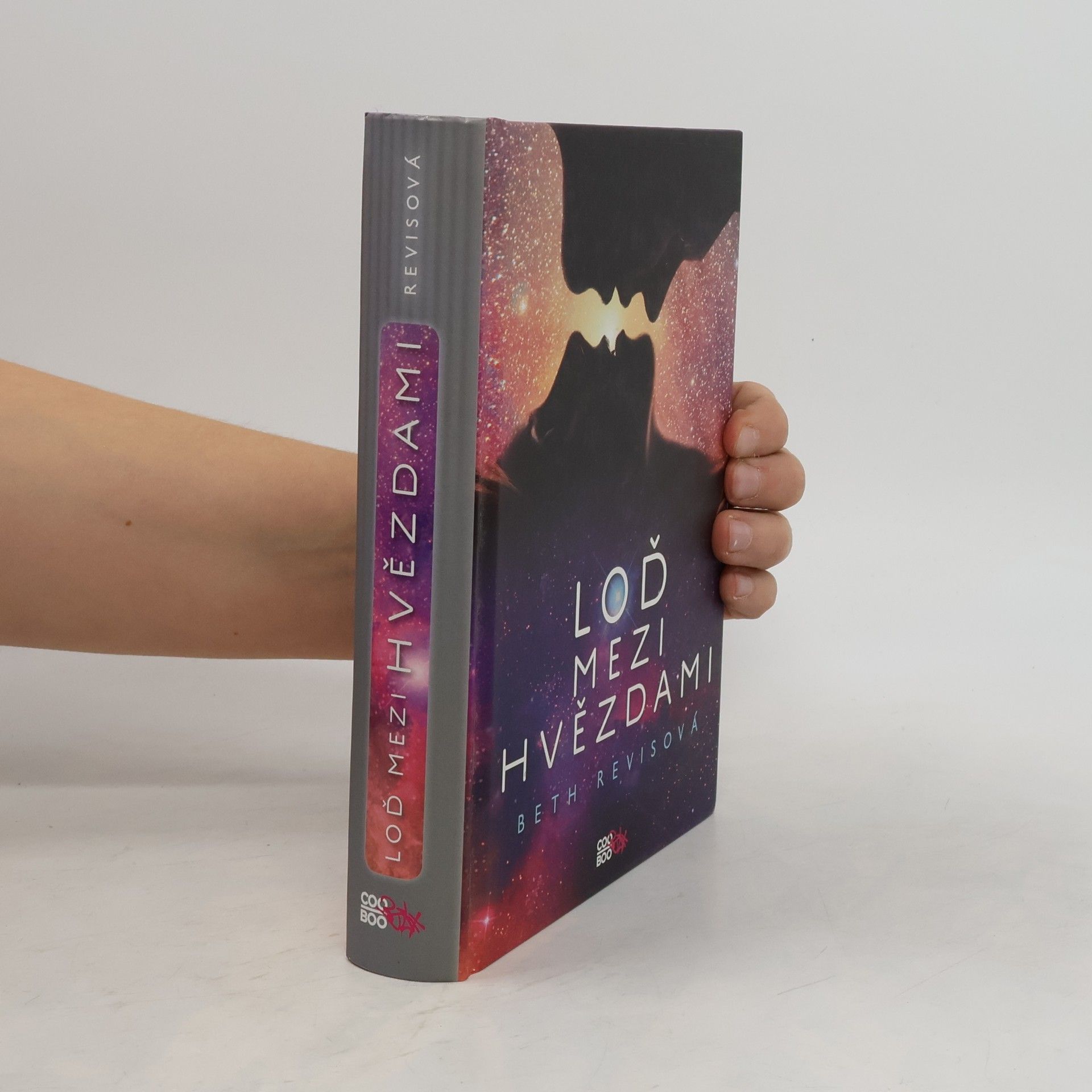 Beth Revis Loď mezi hvězdami