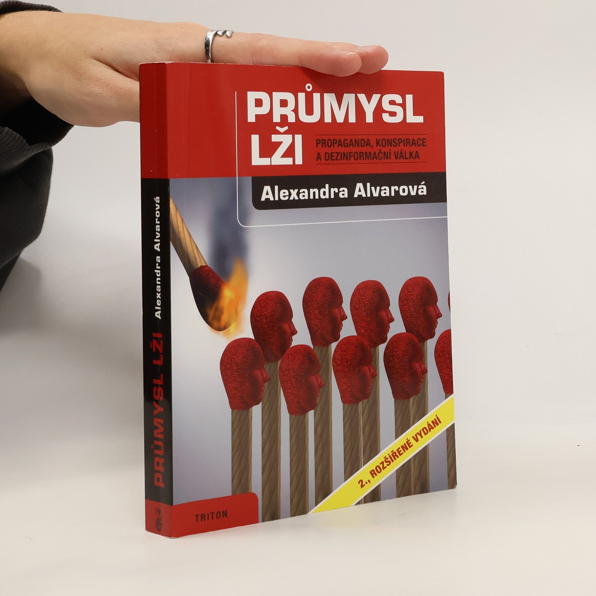 Alexandra Alvarová Průmysl lži. Propaganda, konspirace a dezinformační válka