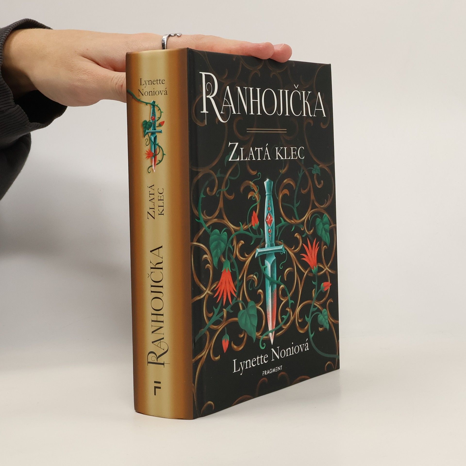 Lynette Noni Ranhojička. Zlatá klec