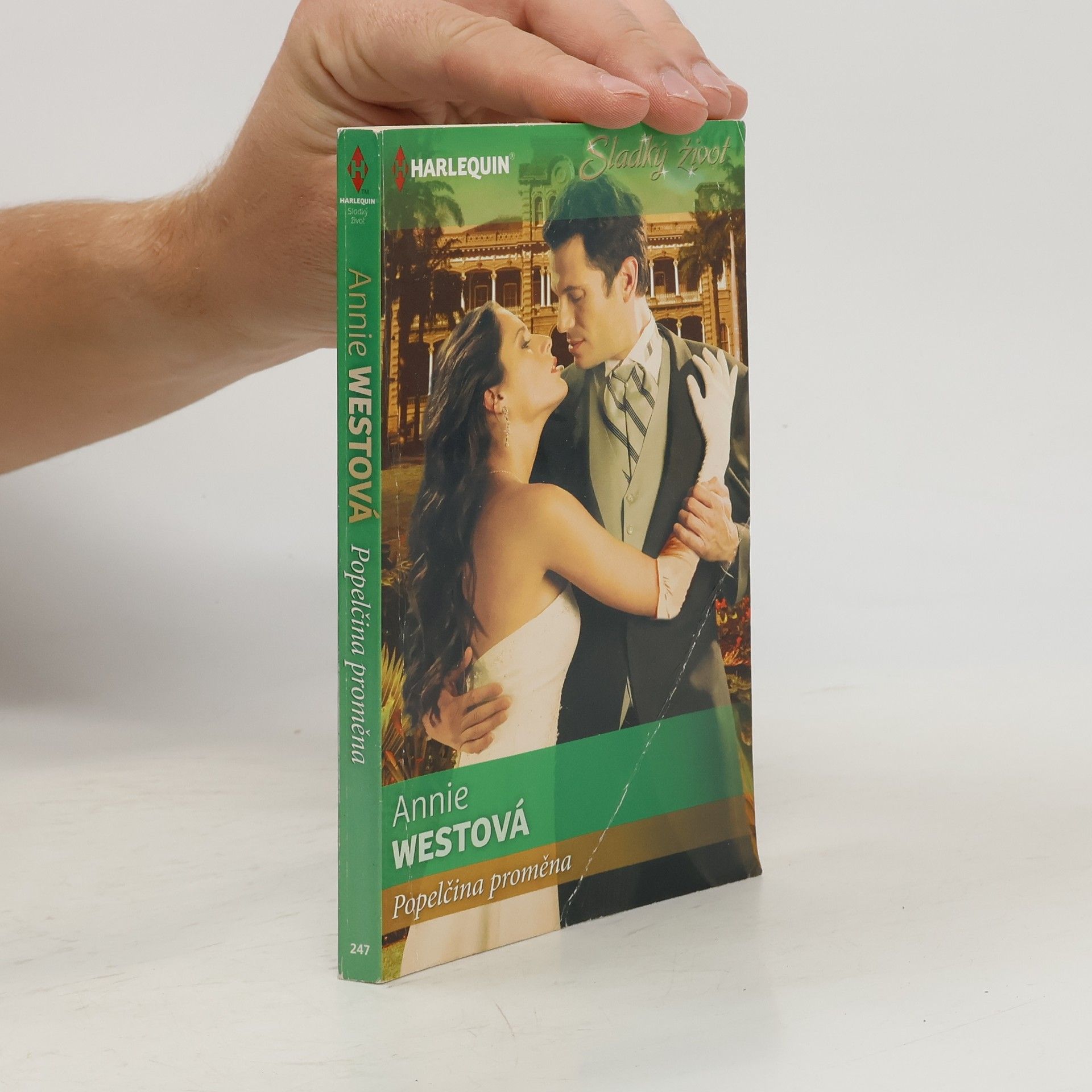 Anne West Popelčina proměna