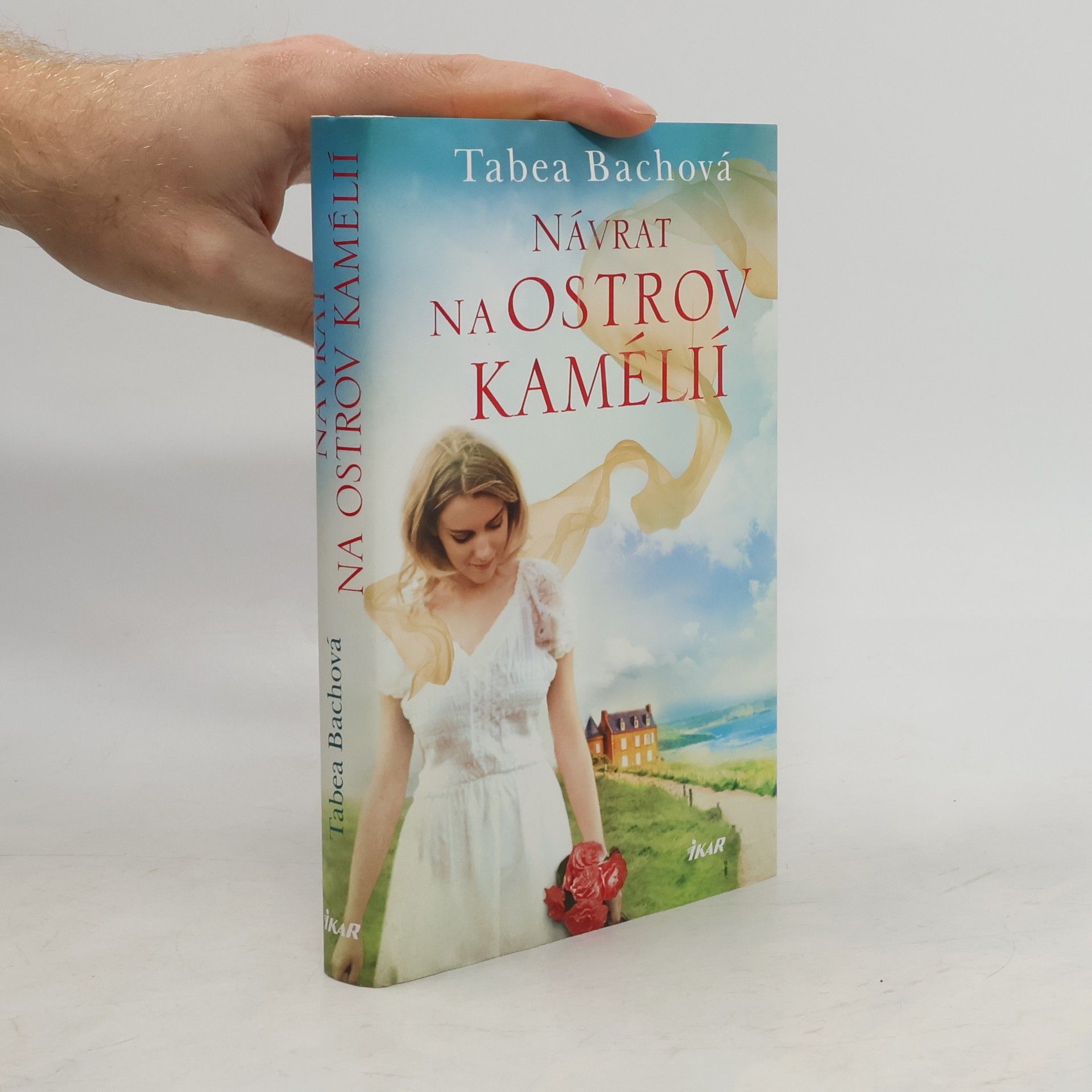 Tabea Bach Návrat na ostrov kamélií