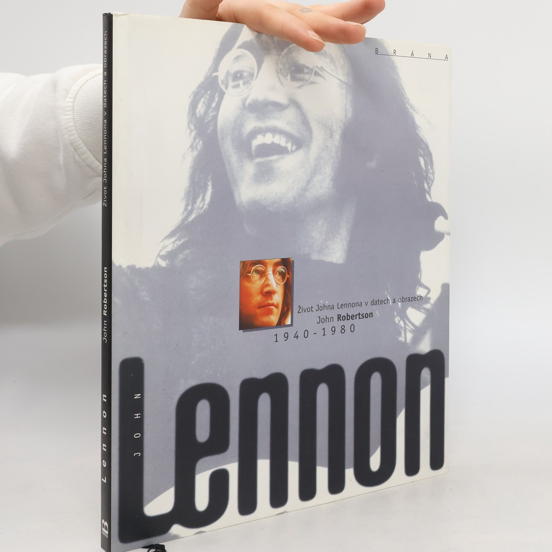 John Robertson John Lennon 1940-1980 : život Johna Lennona v datech a obrazech